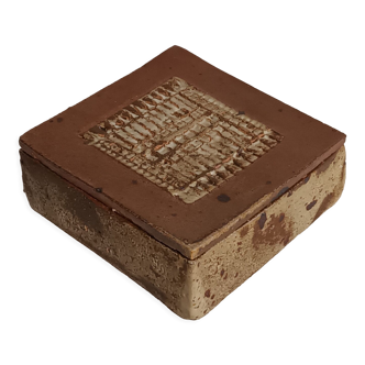 Sandstone box Barbara Delfosse, La Borne