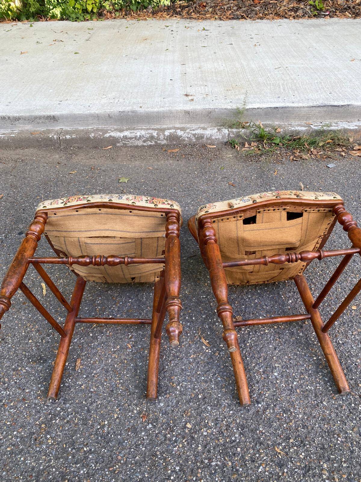 2 Louis Philippe chairs in curved solid wood and floral fabric