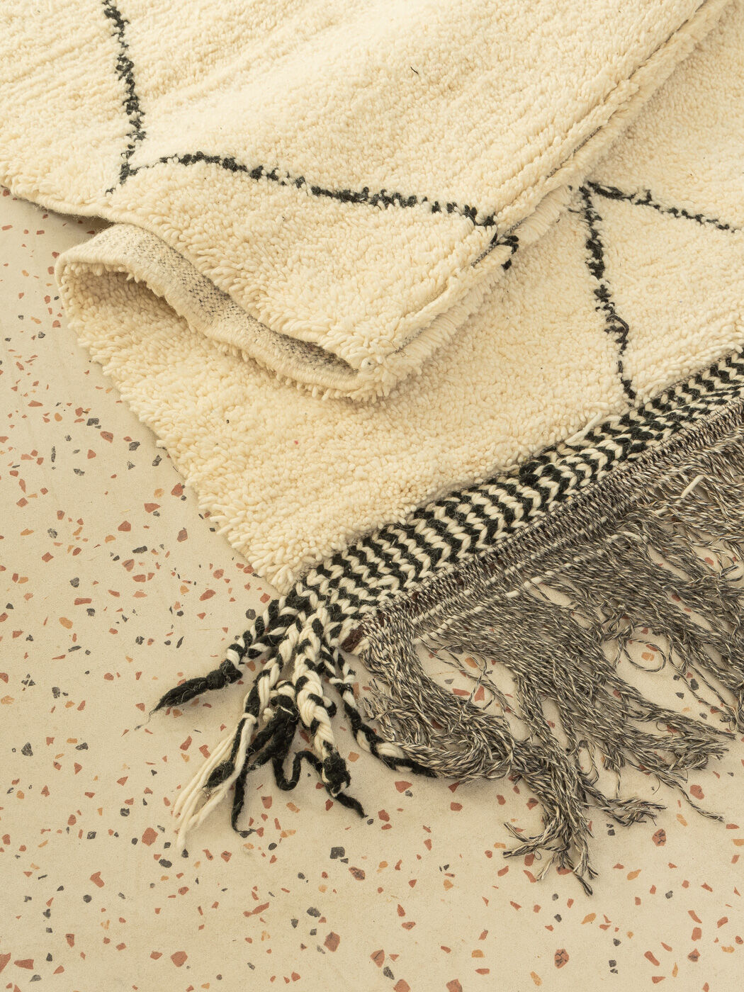Traditional beni, berber rug, 210 x 320