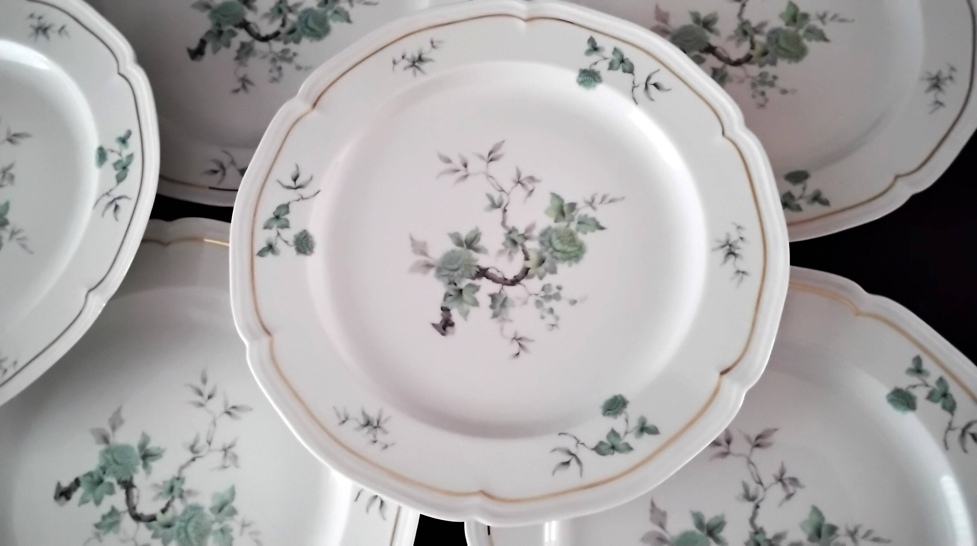 8 flat plates in Limoges porcelain by Salmon & Cie