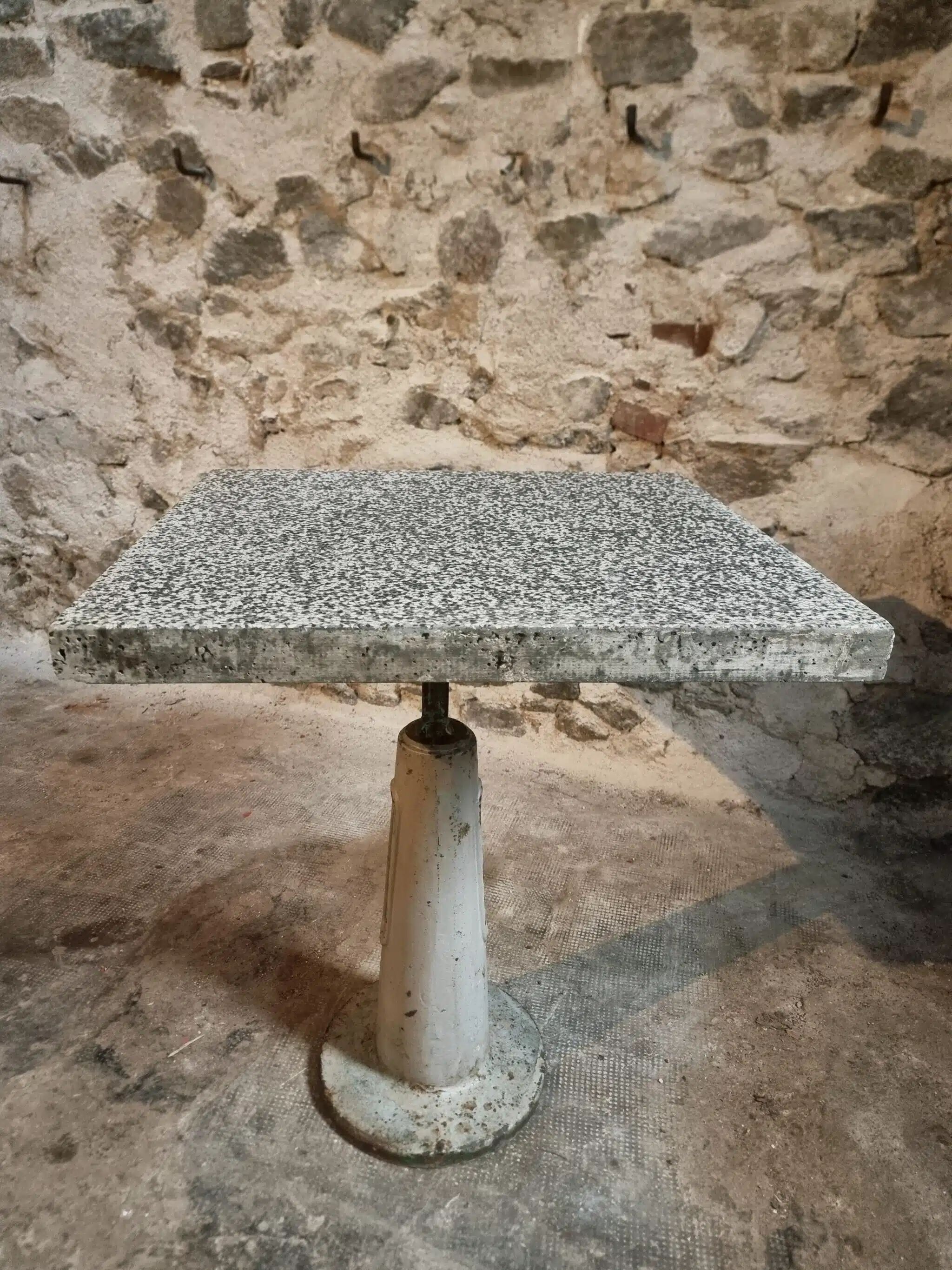 Table de bistrot de jardin industrielle avec plateau en terrazzo, France, milieu du XXe siècle