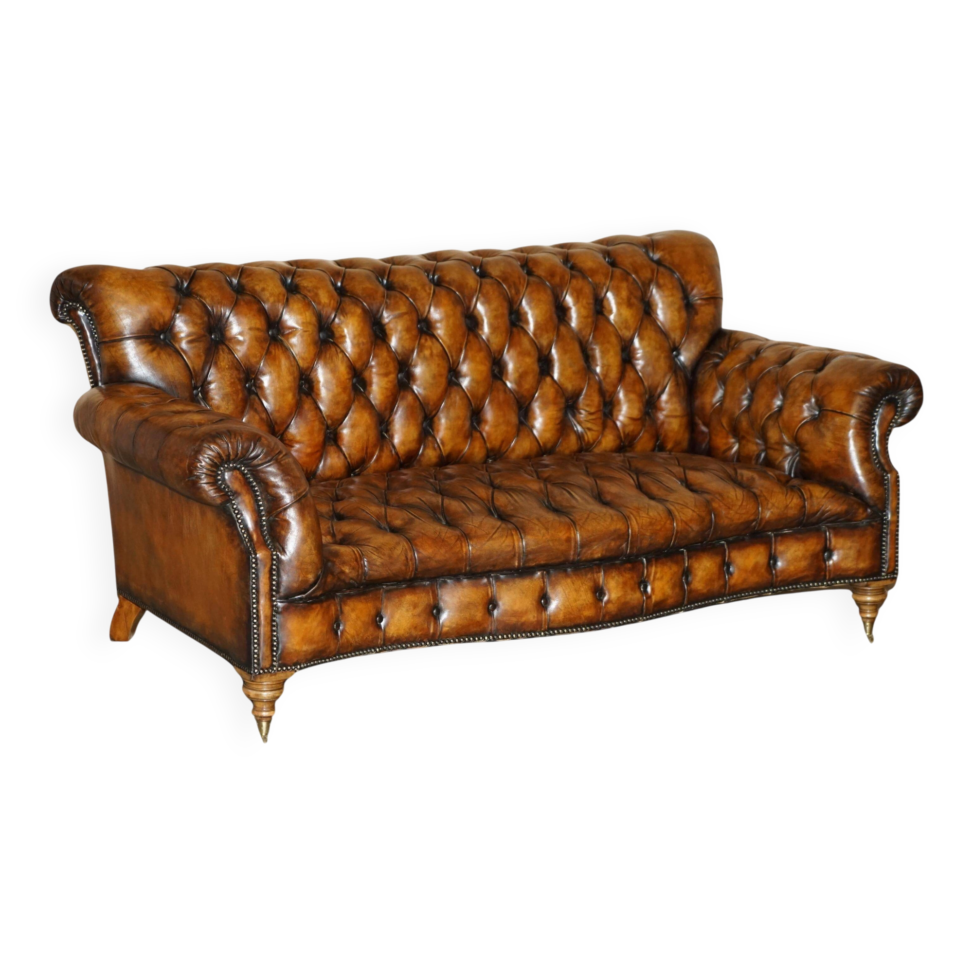 Victorian Chesterfield canapé in hand-dyed serpentine leather.