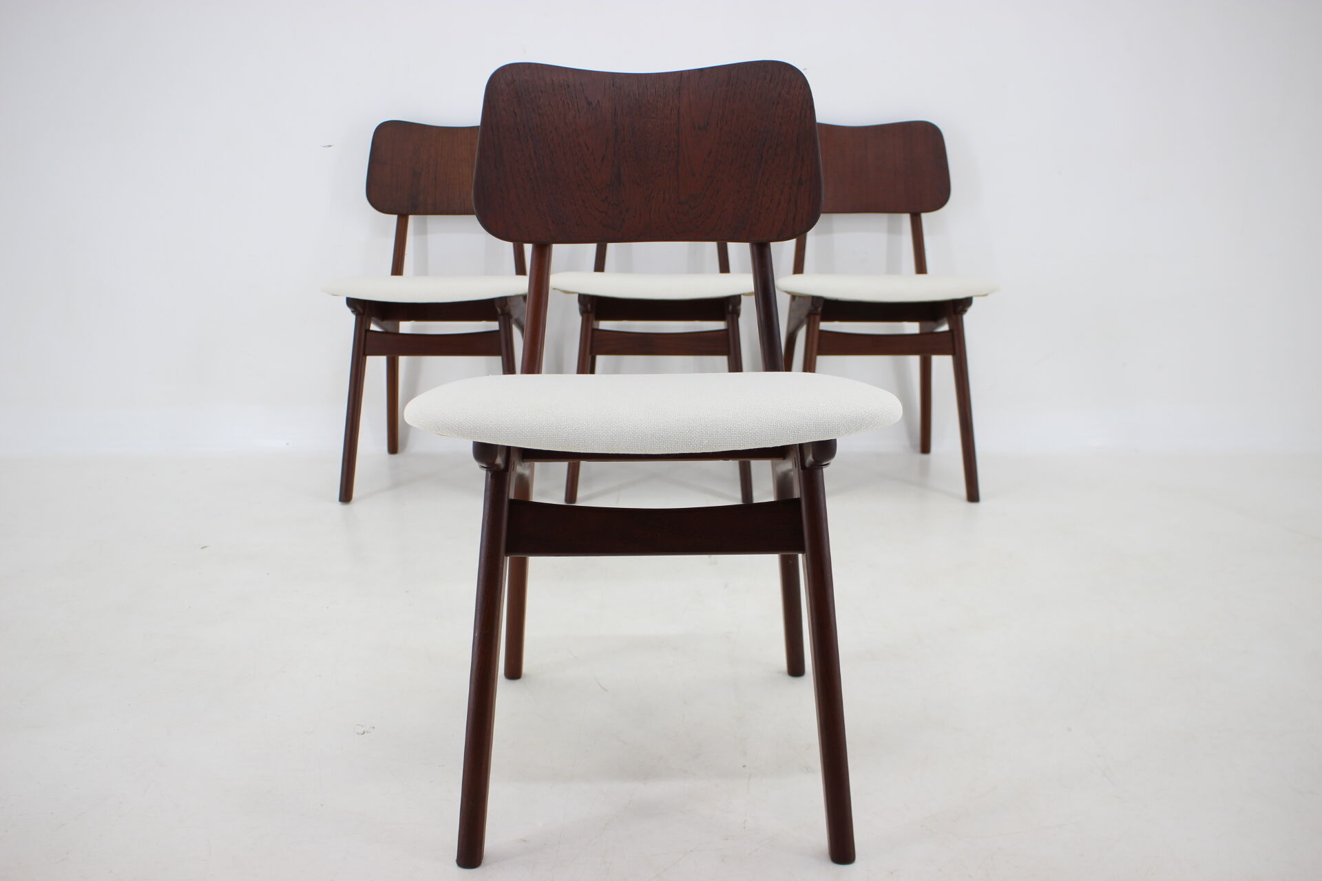 1960s Ib Kofod-Larsen Set Of 4 teak Dining Chairs Model 74 Denmark