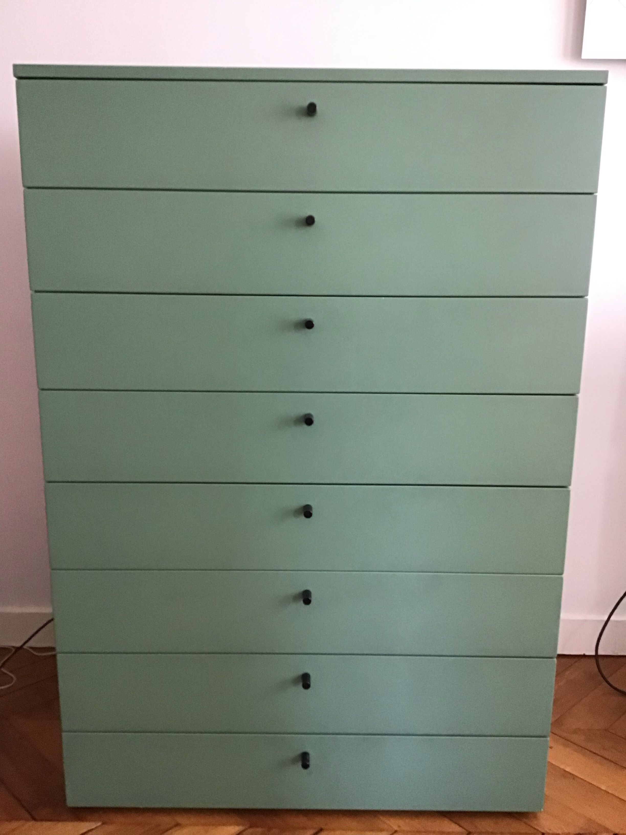 Contemporary design chest of drawers