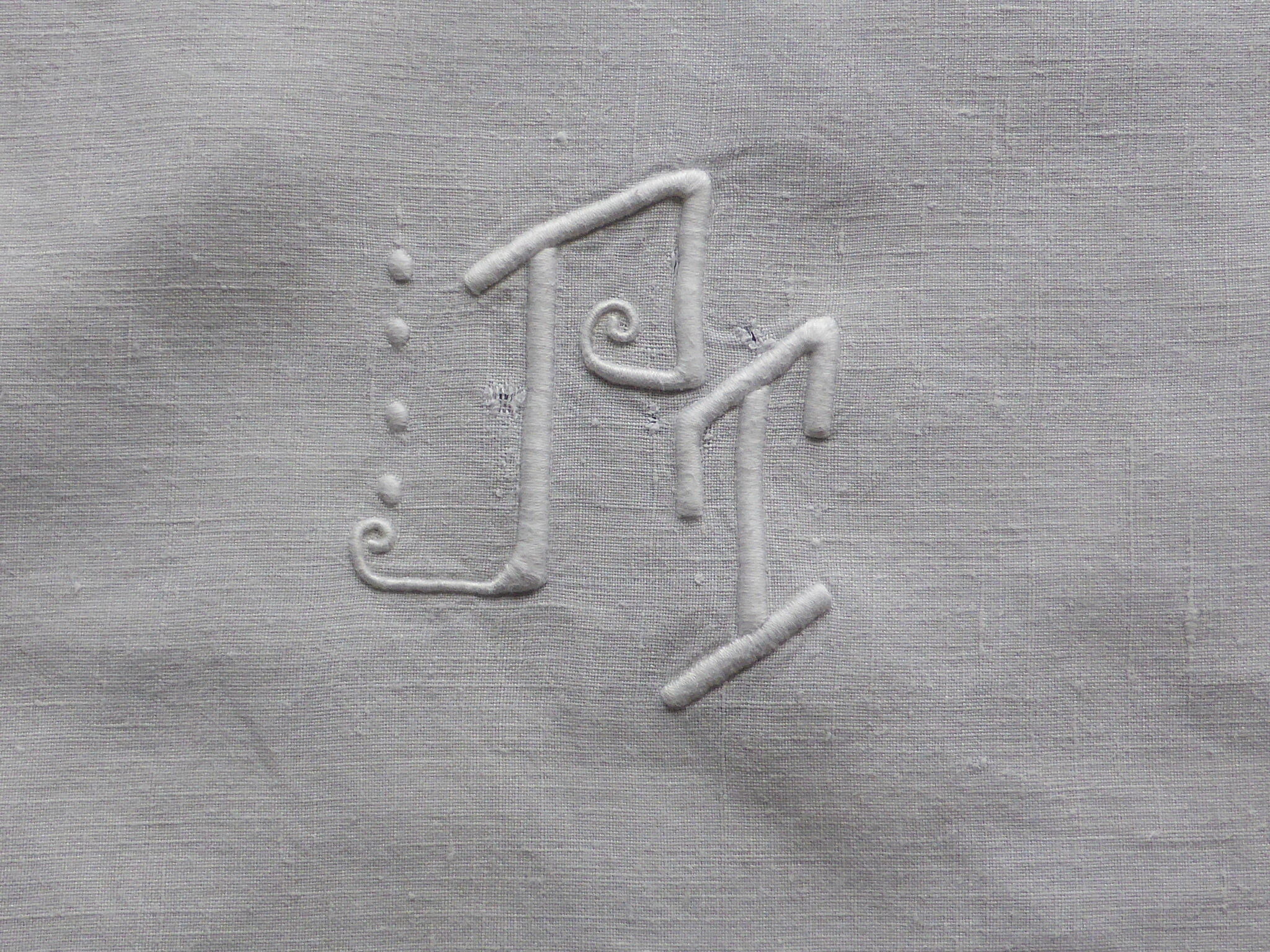 5 antique towels in embroidered linen PT+days scale