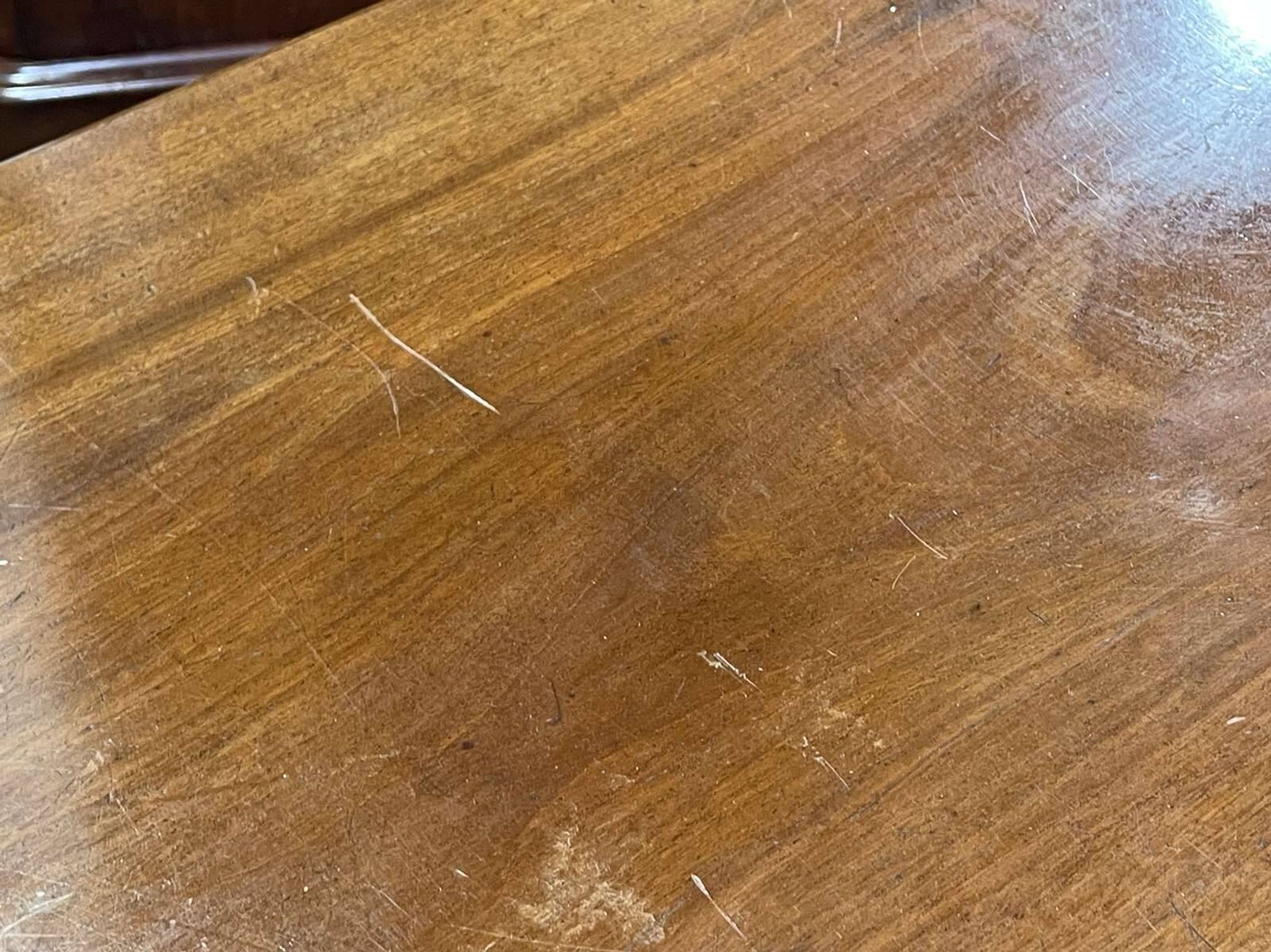 Table basse anglaise en acajou des années 1930