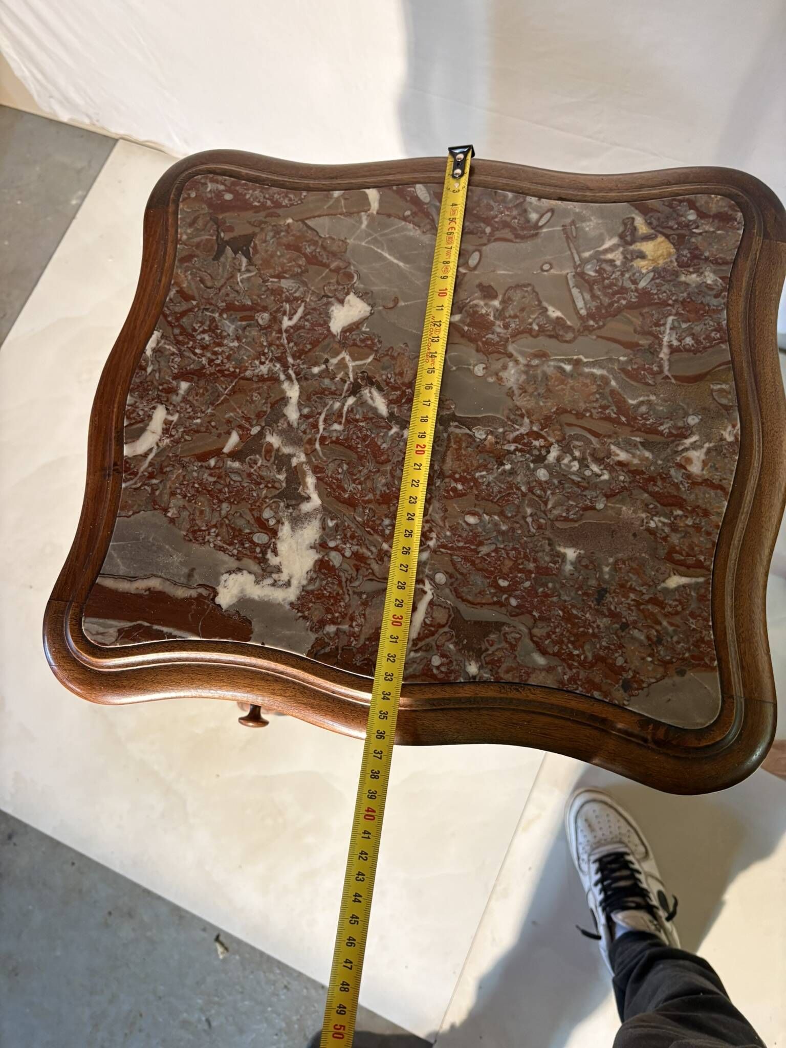 Pair of antique bedside tables with marble top and ceramic niche