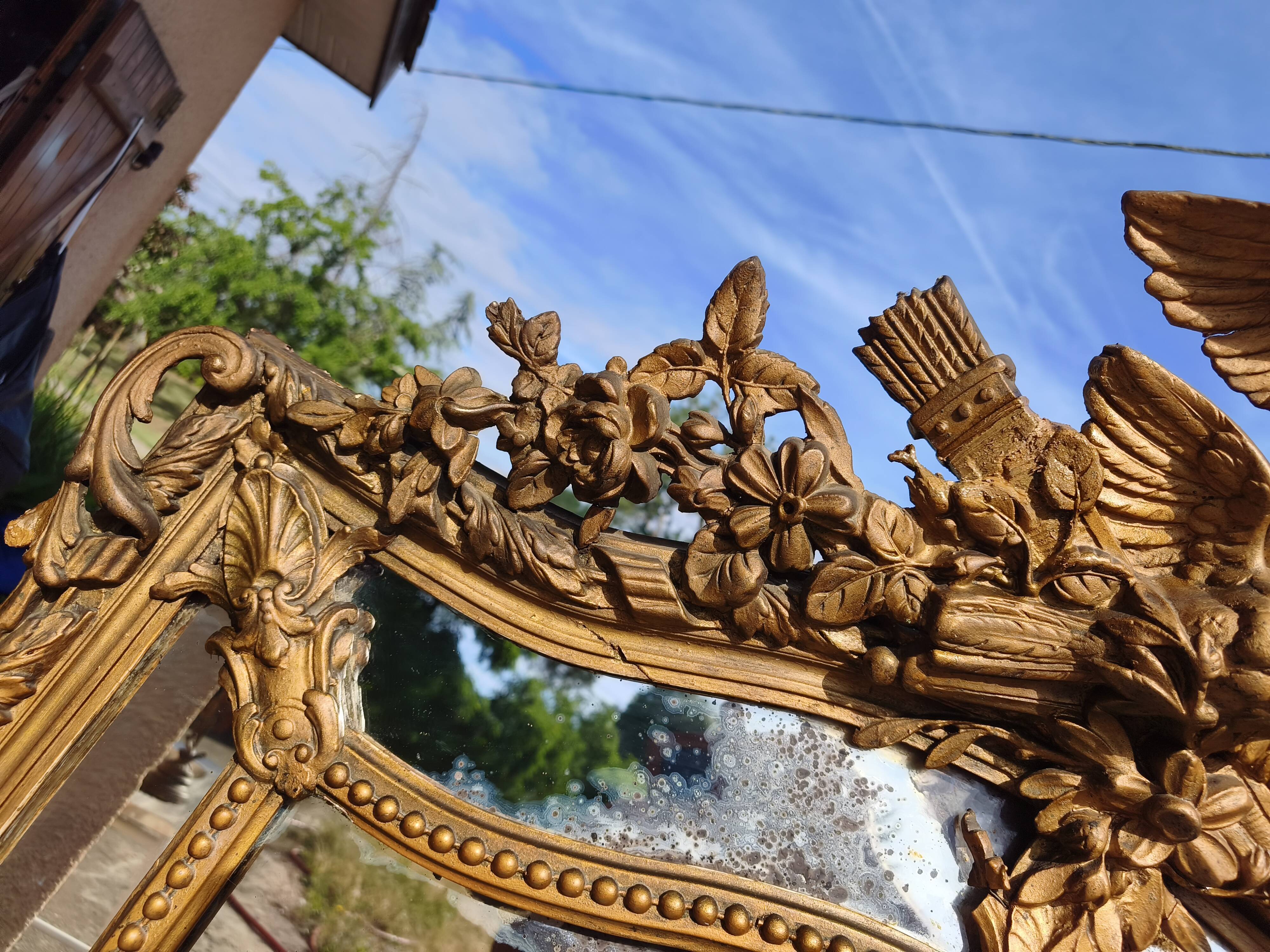Large closed mirror, 19th century, wood and gilded stucco.