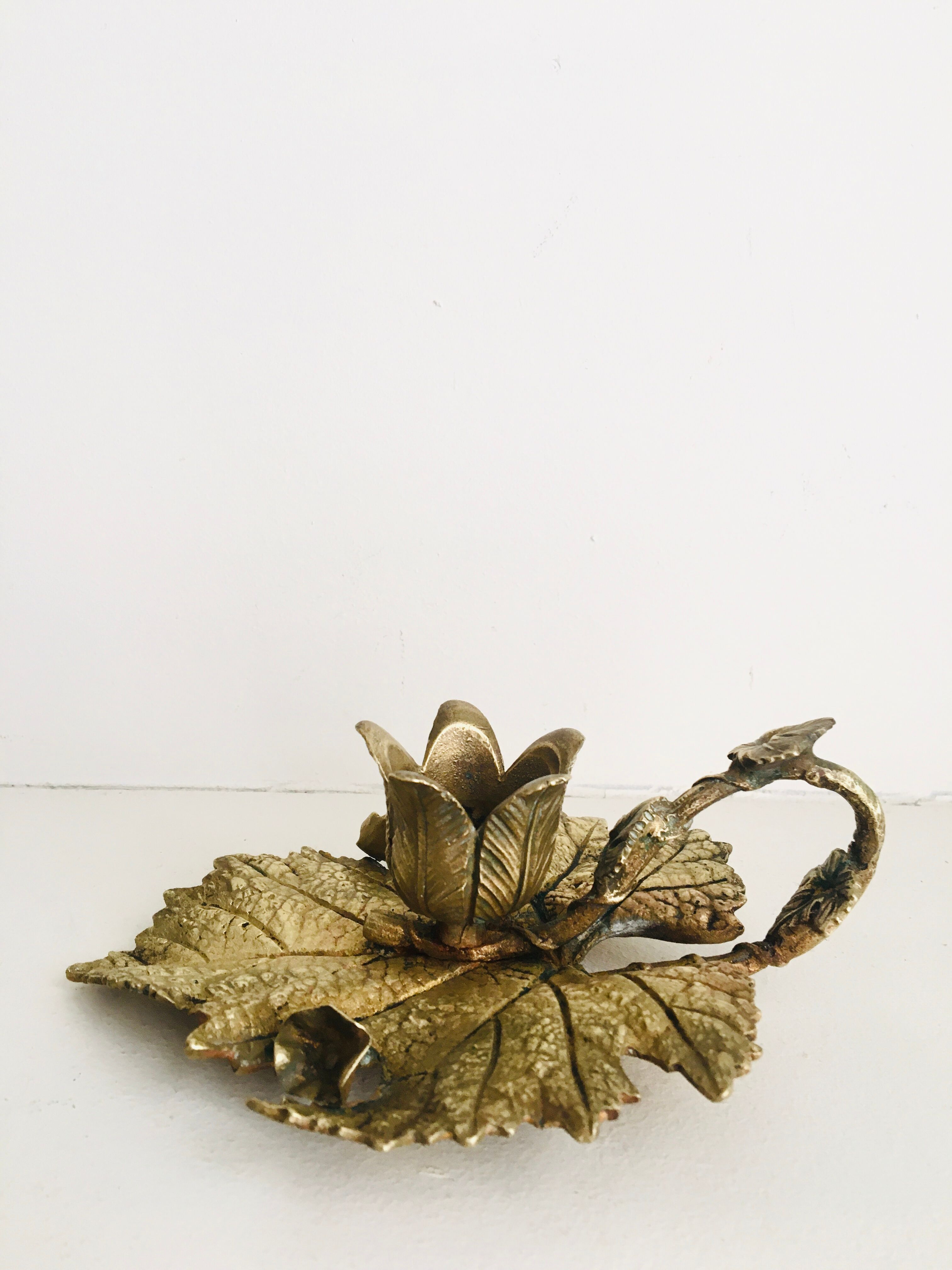 Carved vine leaf bougeoir, late 19th century