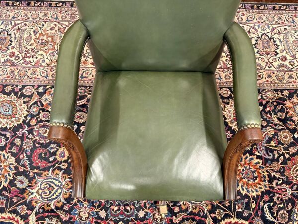 Chaise de président anglaise verte