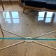 Table basse en verre avec structure métal doré