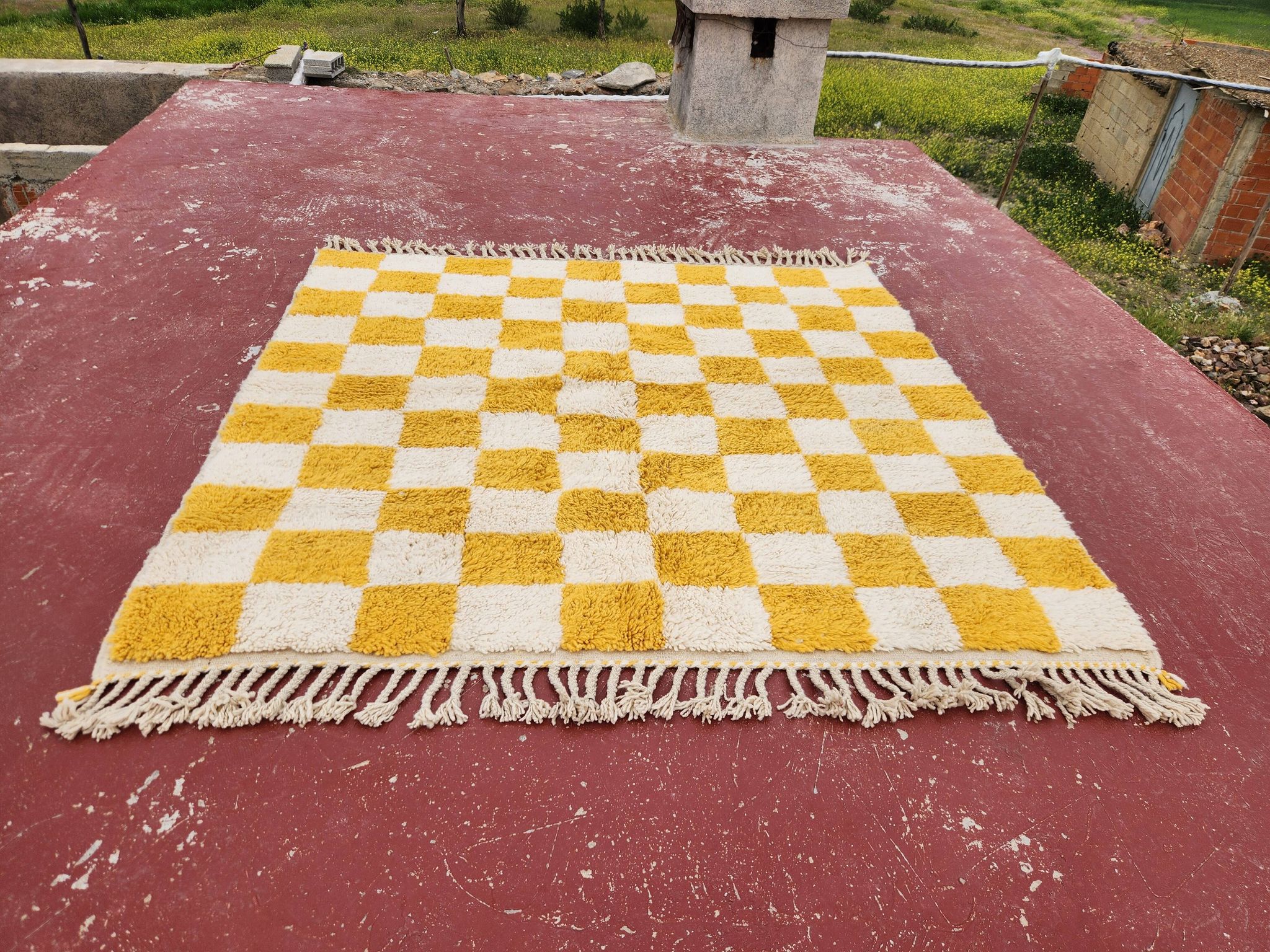 Beni Ouarain checkerboard rug 186x178 cm – Thick wool – Ochre chess pattern