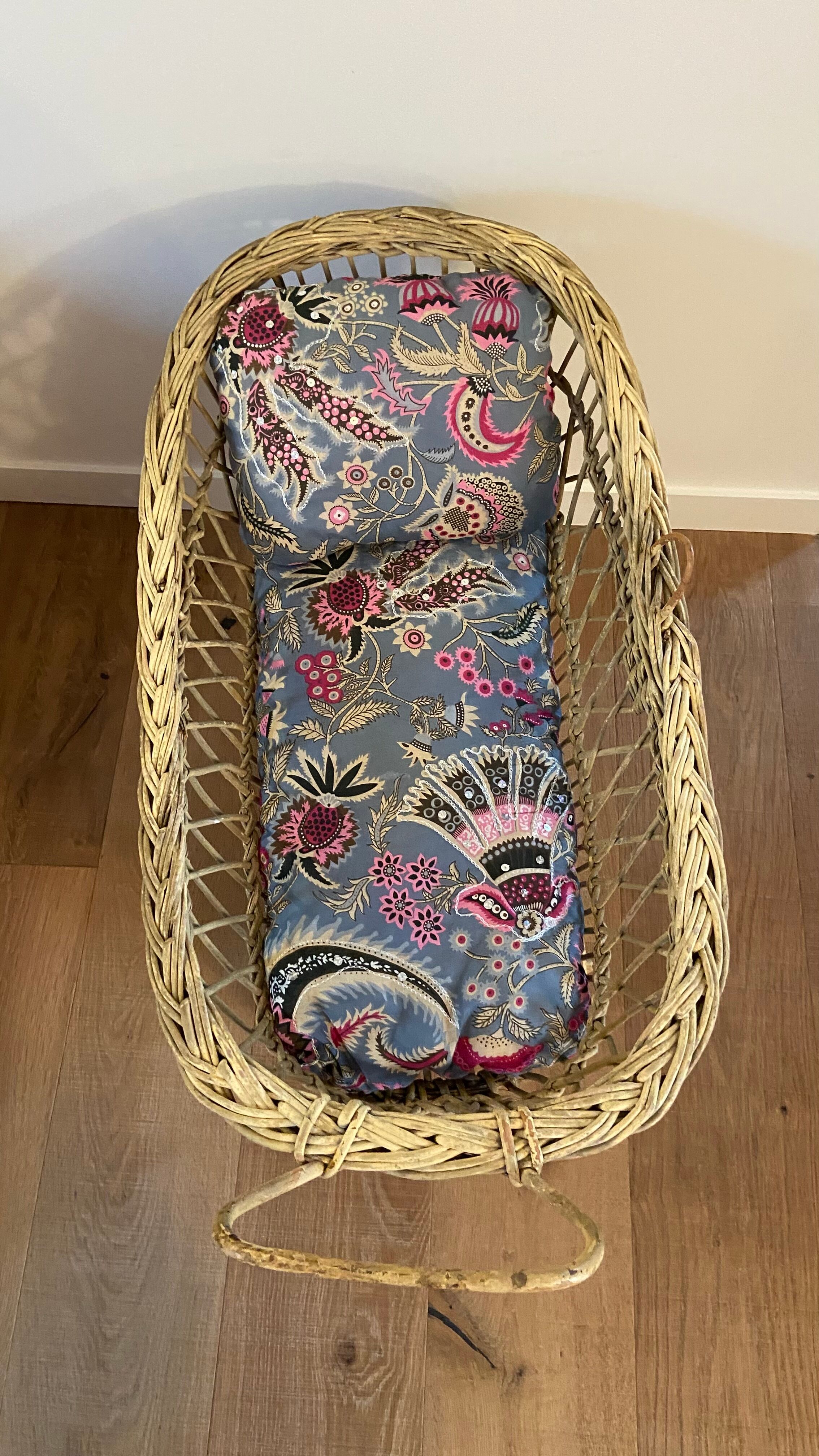 Christmas Pop-up 2022 -Vintage rattan doll stroller cradle