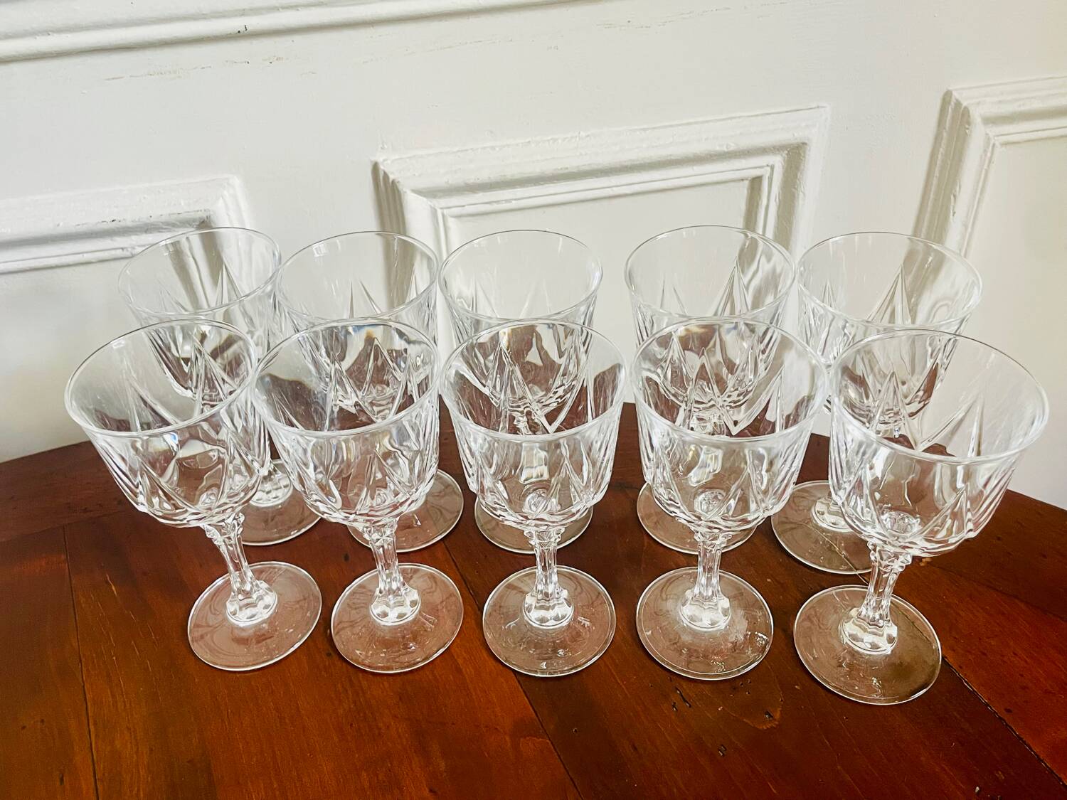 Service de 10 verres à pied en cristal ciselé