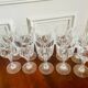 Service de 10 verres à pied en cristal ciselé