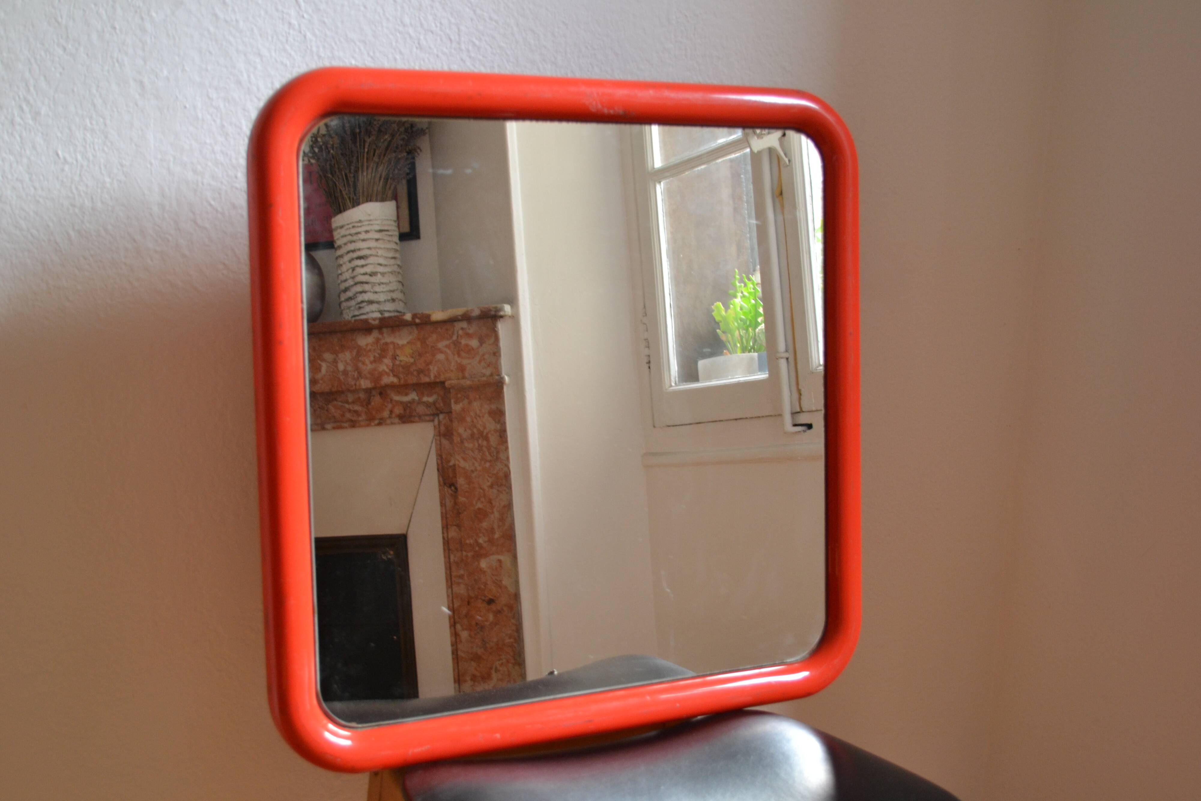 Miroir annees 70 plastique rouge style scandinave