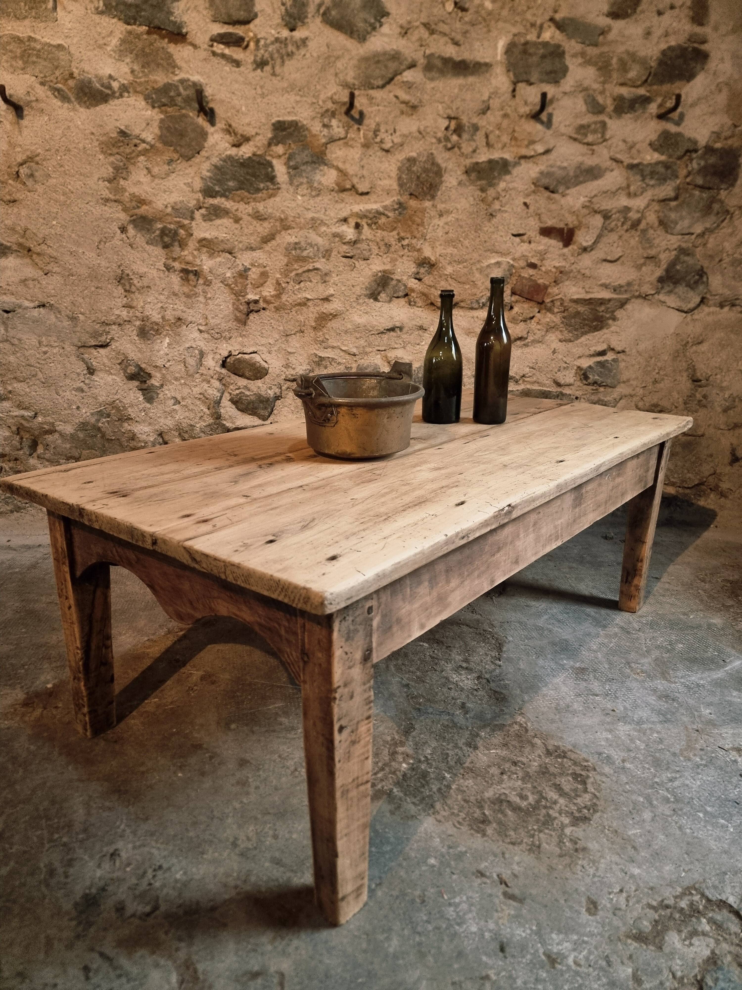 Antique French coffee table in pine with an oak skirt (18th–19th century)