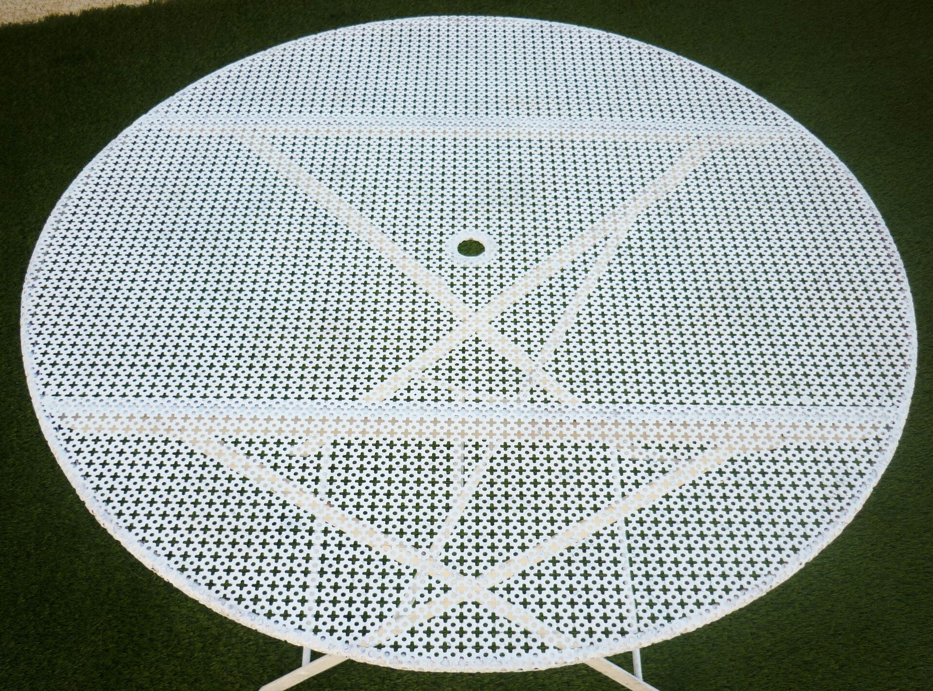 Table de jardin pliante, années 50, métal perforé