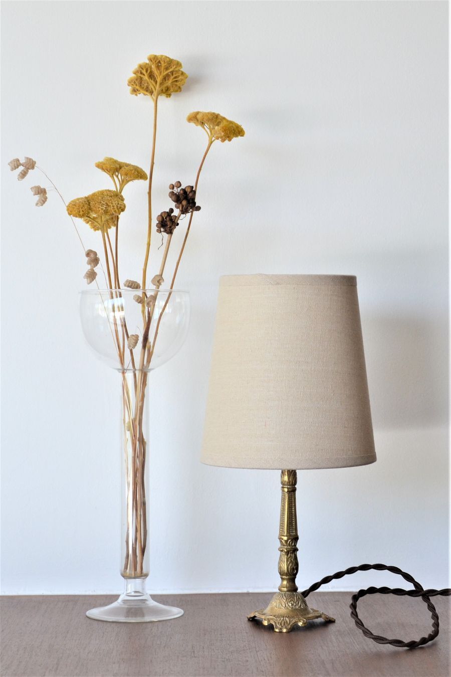 Bedside lamp in gold metal and linen lampshade