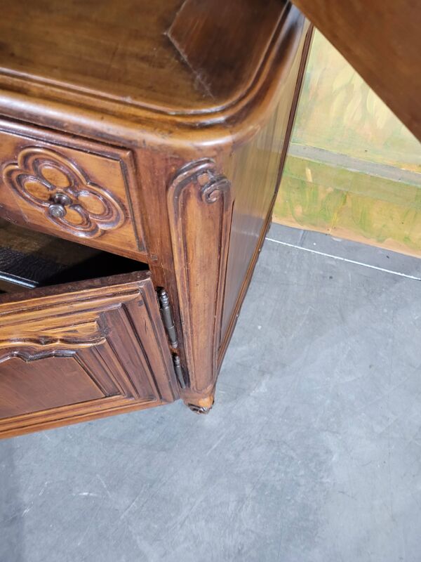 Buffet deux corps vitré en merisier époque Louis XV