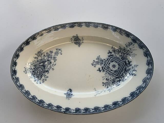 Large earthenware serving dish, cartridge model, sarreguemines, U & C, made in France, earthenware