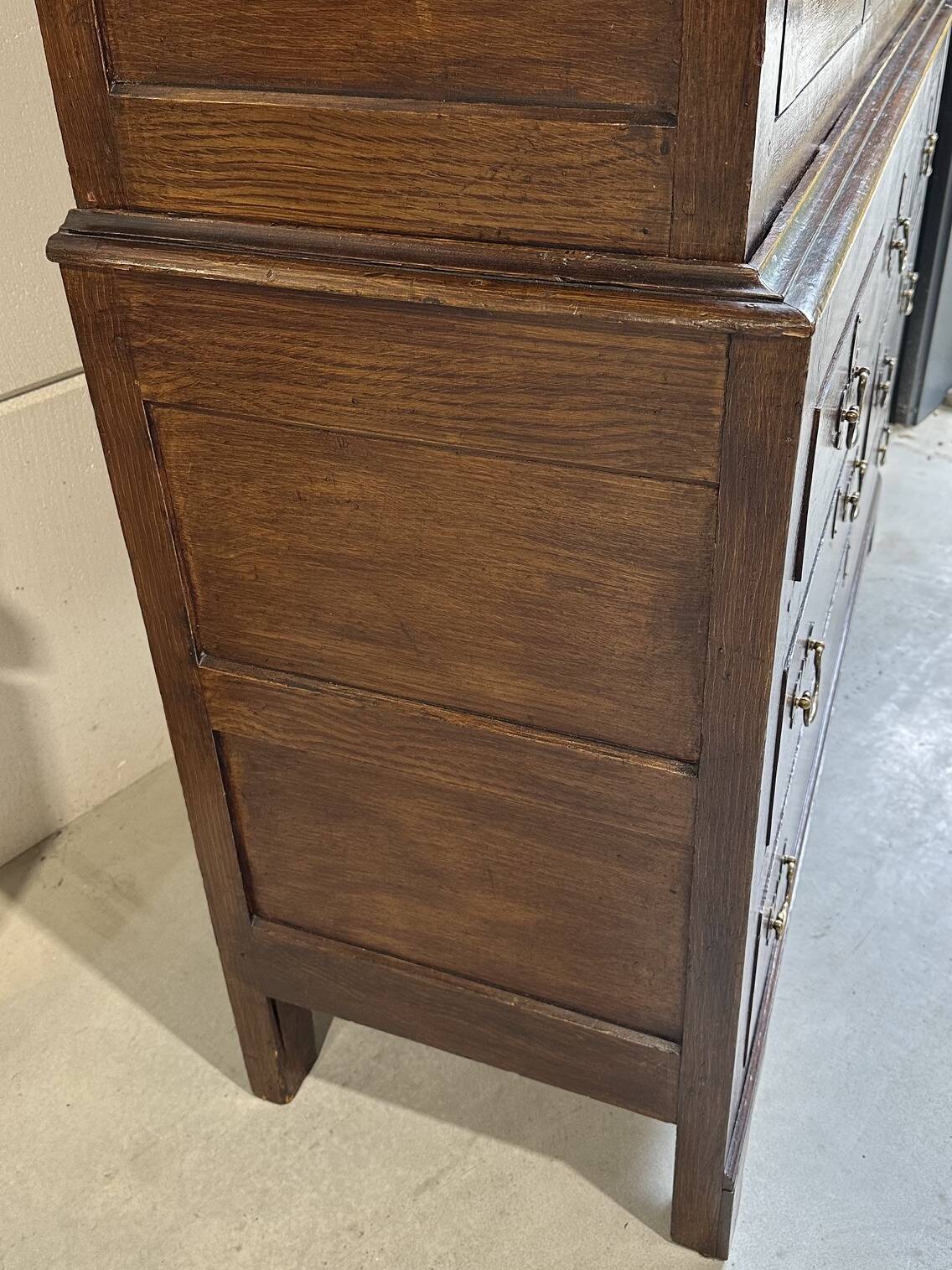 Beautiful 18th-century Welsh oak cabinet