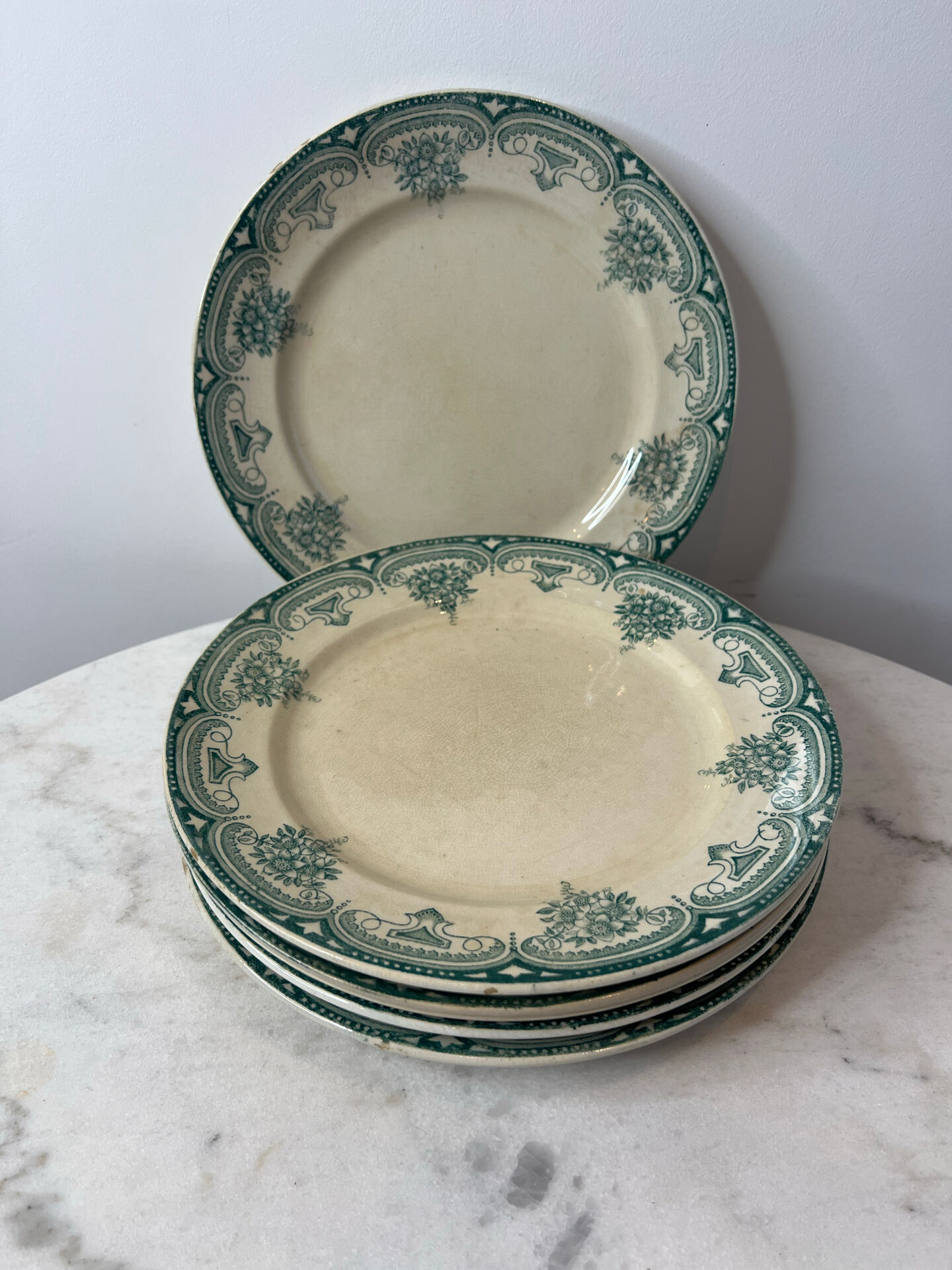 Set of 6 flat plates, ironstone Narcisses Onnaing.