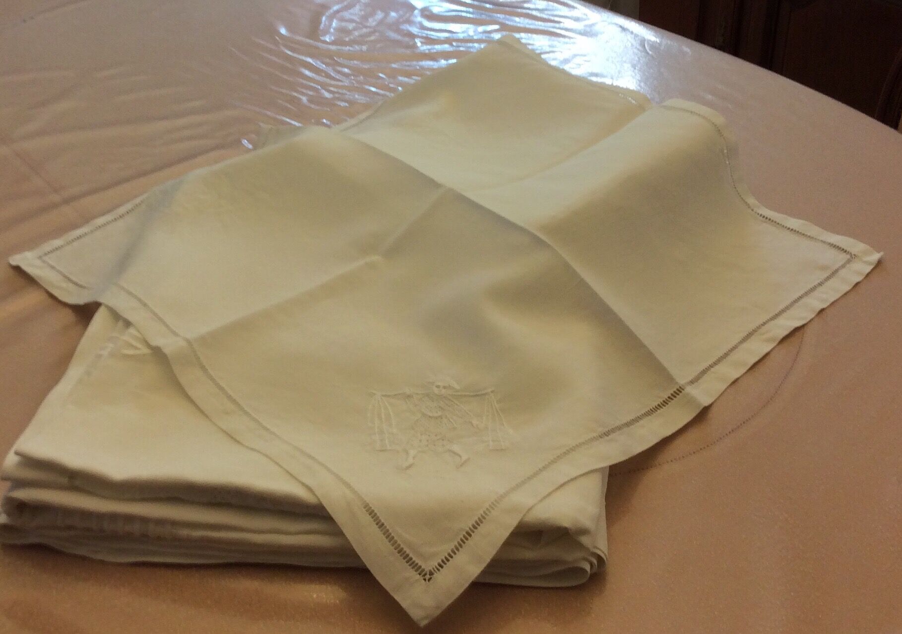 Large tablecloth and 12 hand-embroidered towels - vintage