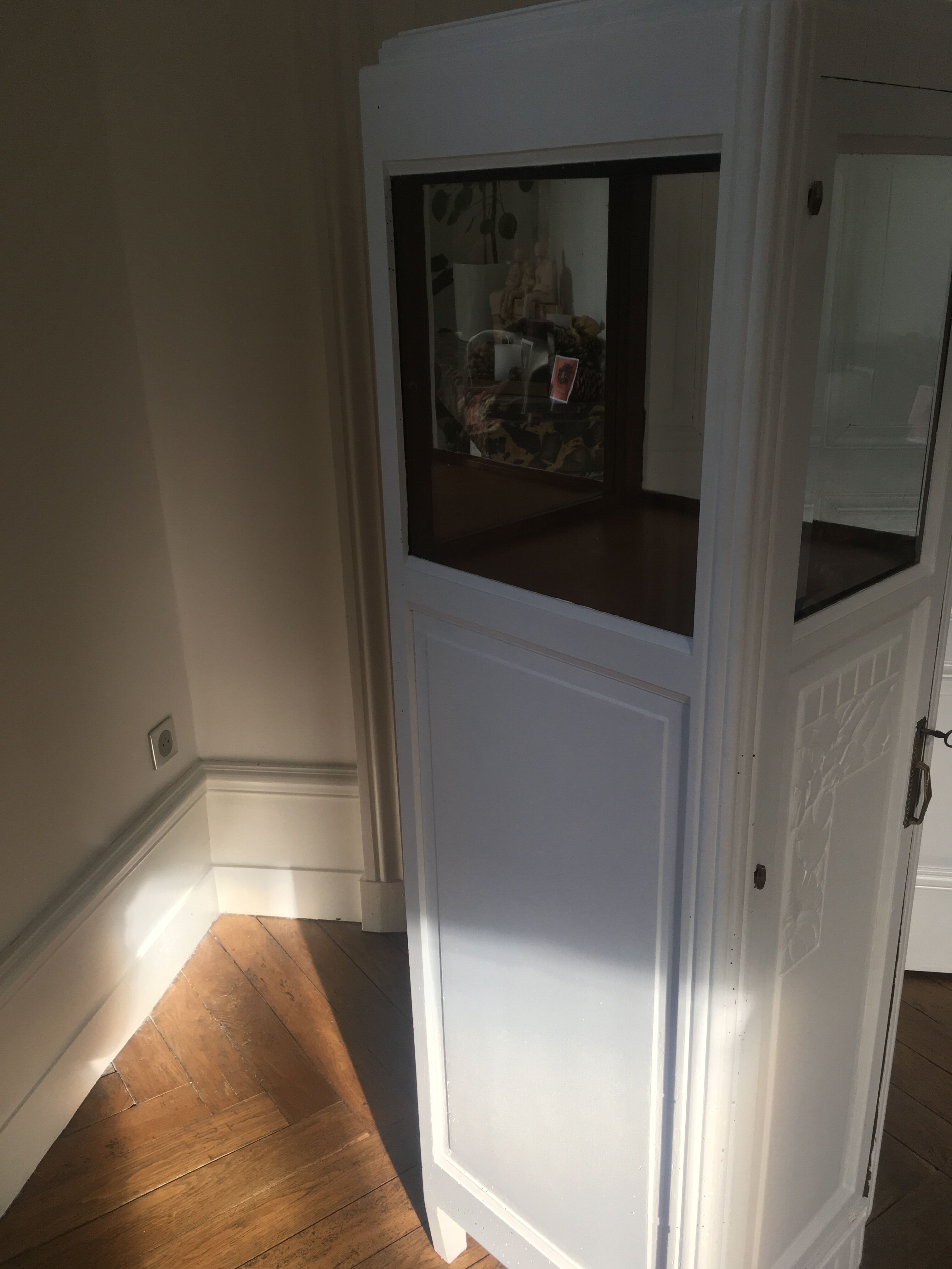 Meuble colonne vitrine