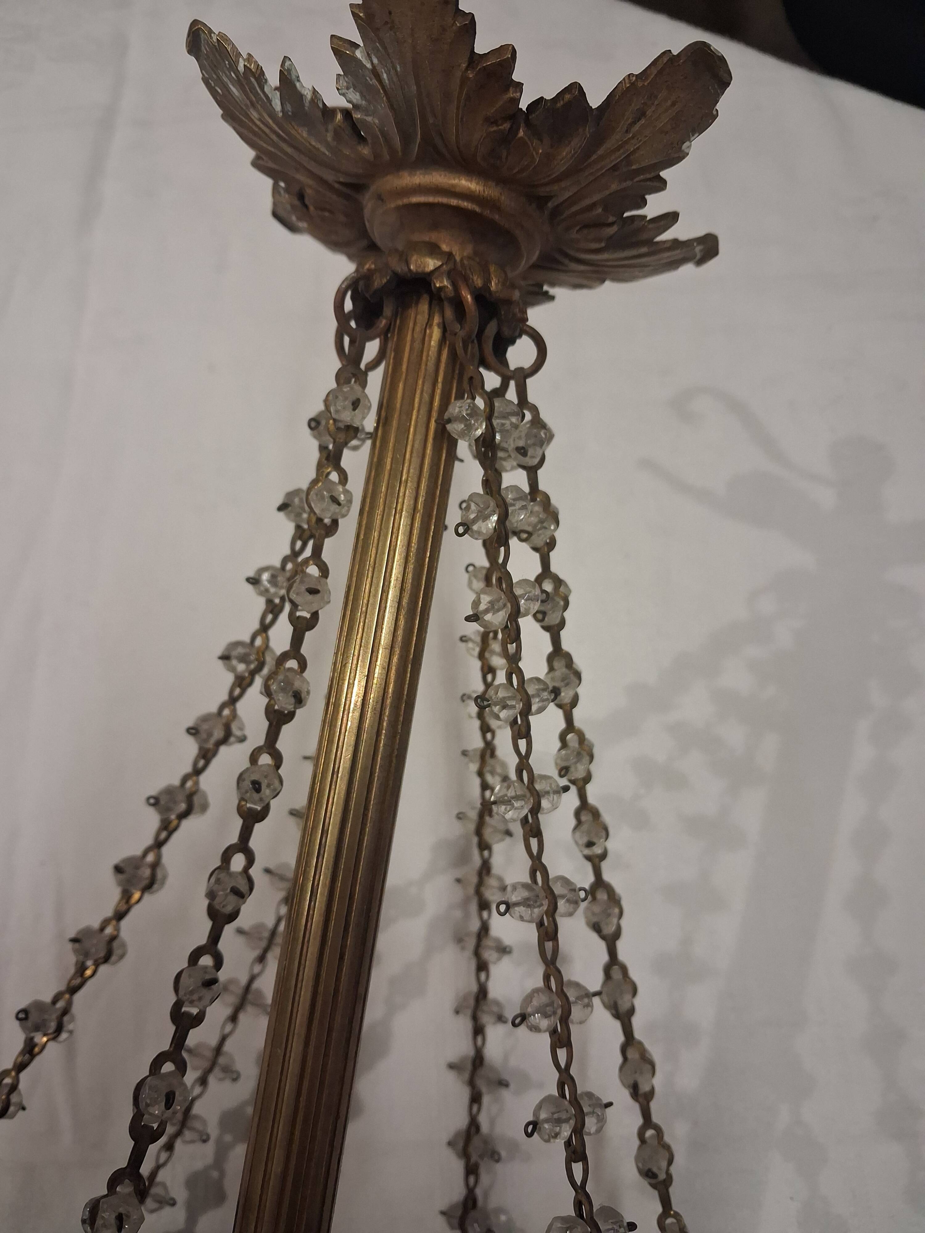 Antique balloon chandelier with pendants, in brass and with mouldings.