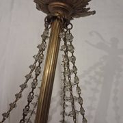 Antique balloon chandelier with pendants, in brass and with mouldings.