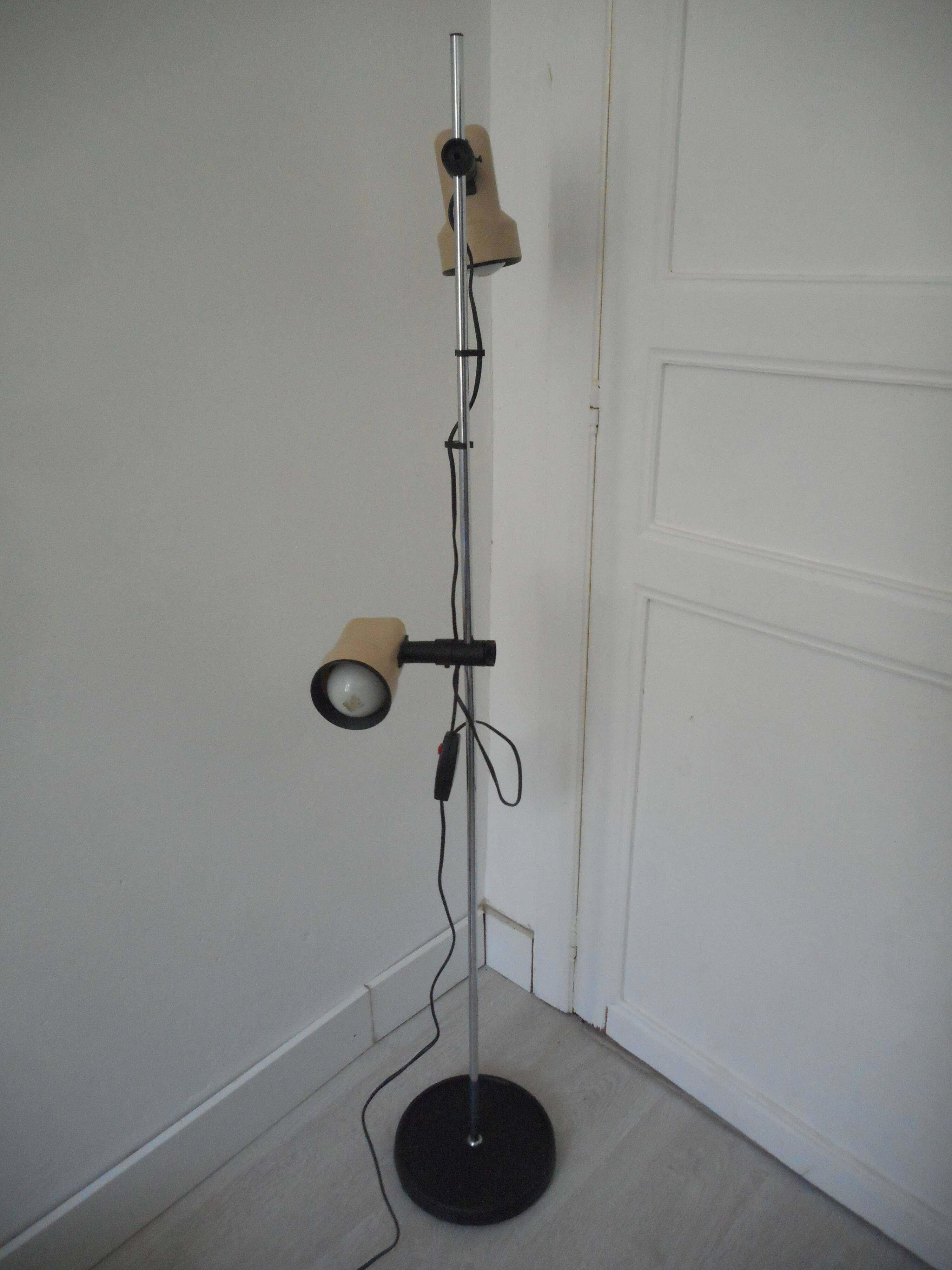 Vintage lamppost spot