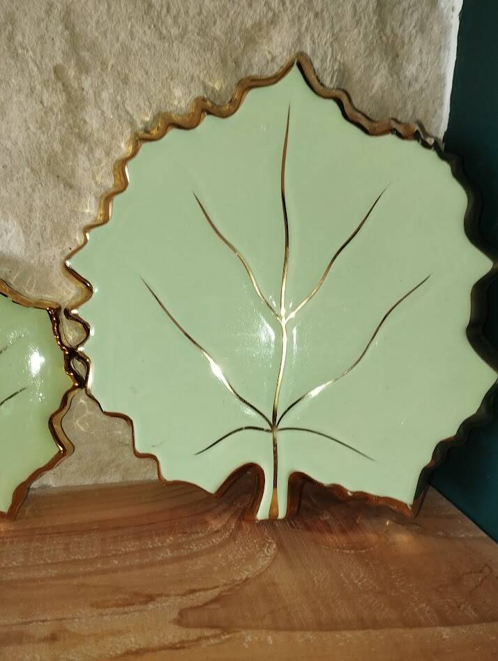 Ceramic trivet and coaster – leaf pattern, year