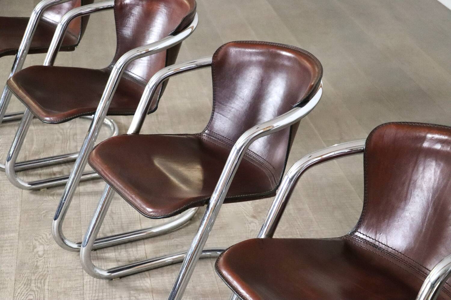 Ensemble de 6 chaises de salle à manger tubulaires en chrome et cuir de selle pour Metaform, années 1970