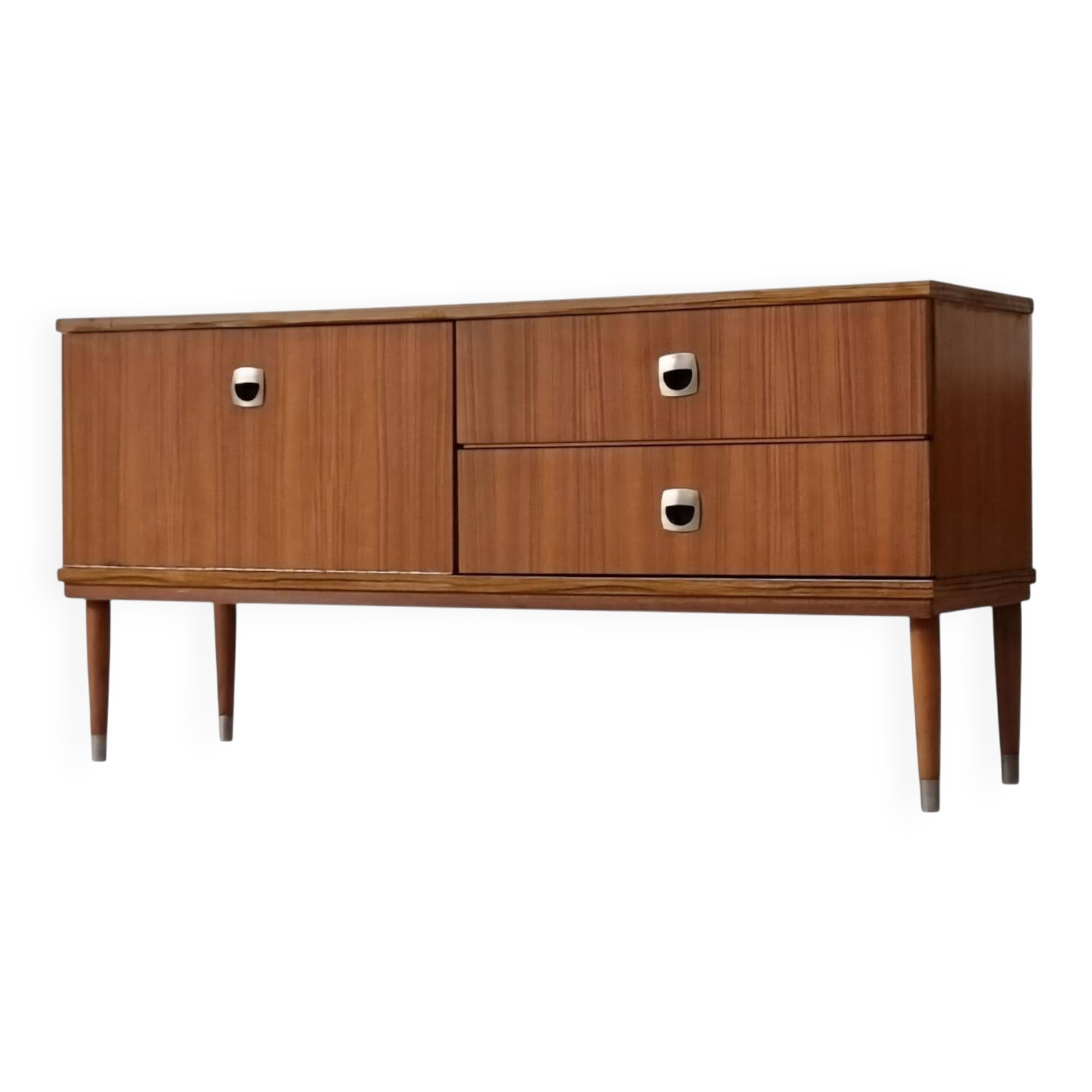 Buffet du milieu du siècle