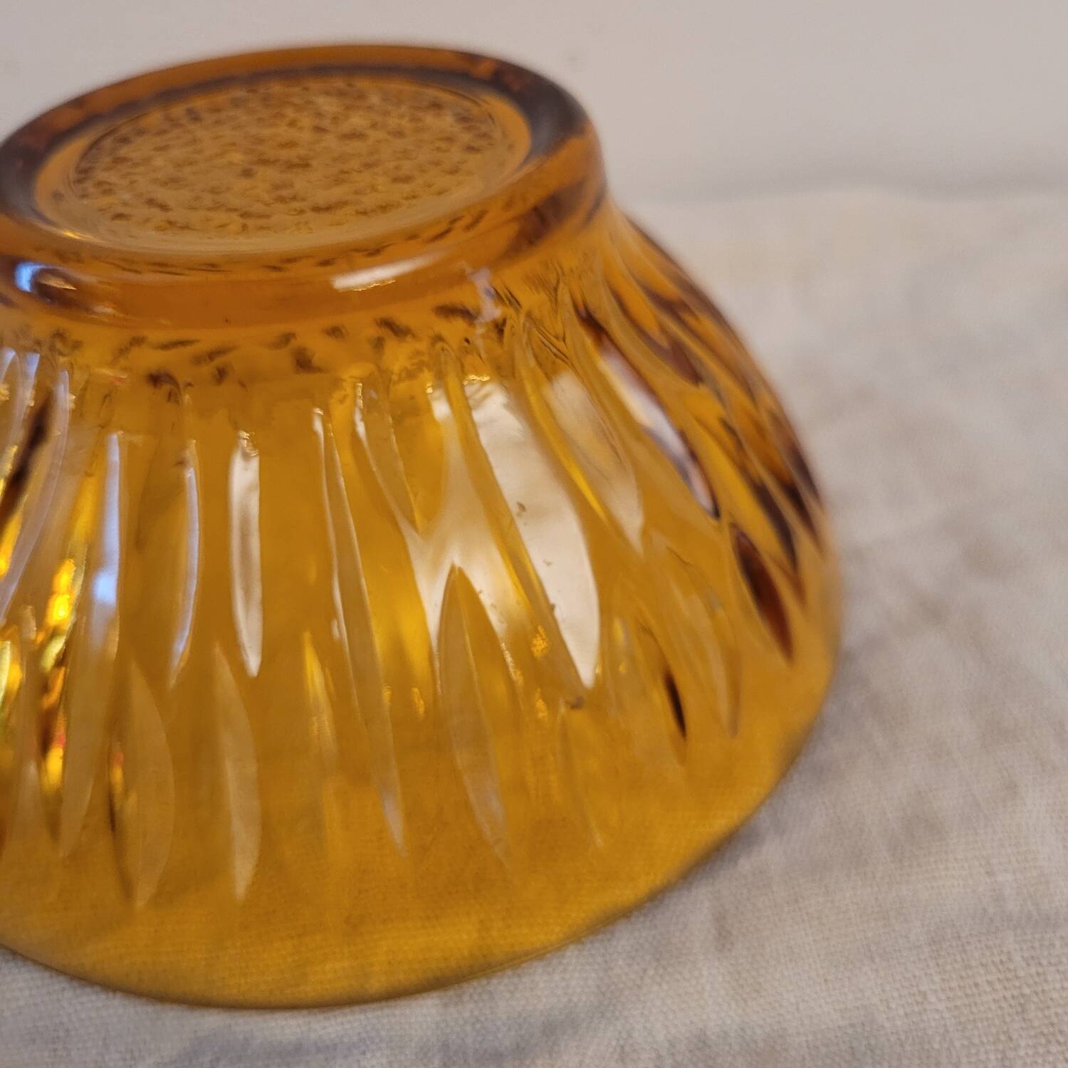 Amber pressed glass bowl with ribbed decoration – 1960s–1970s