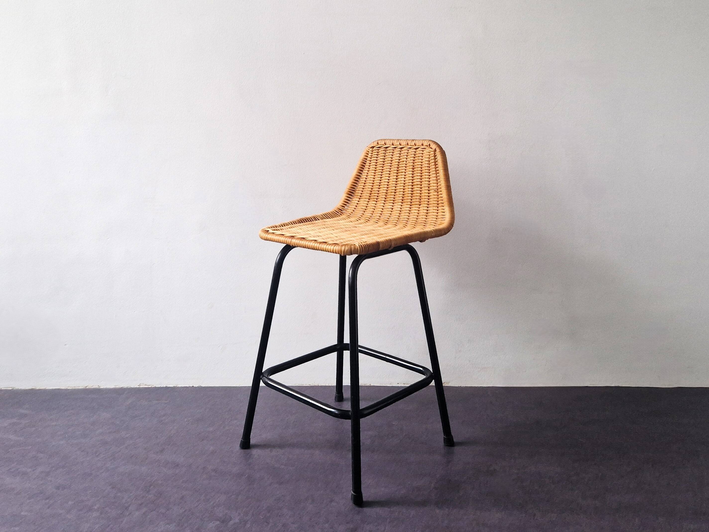 Low model stool of wicker and metal by Rohé Noordwolde, The Netherlands 1960's