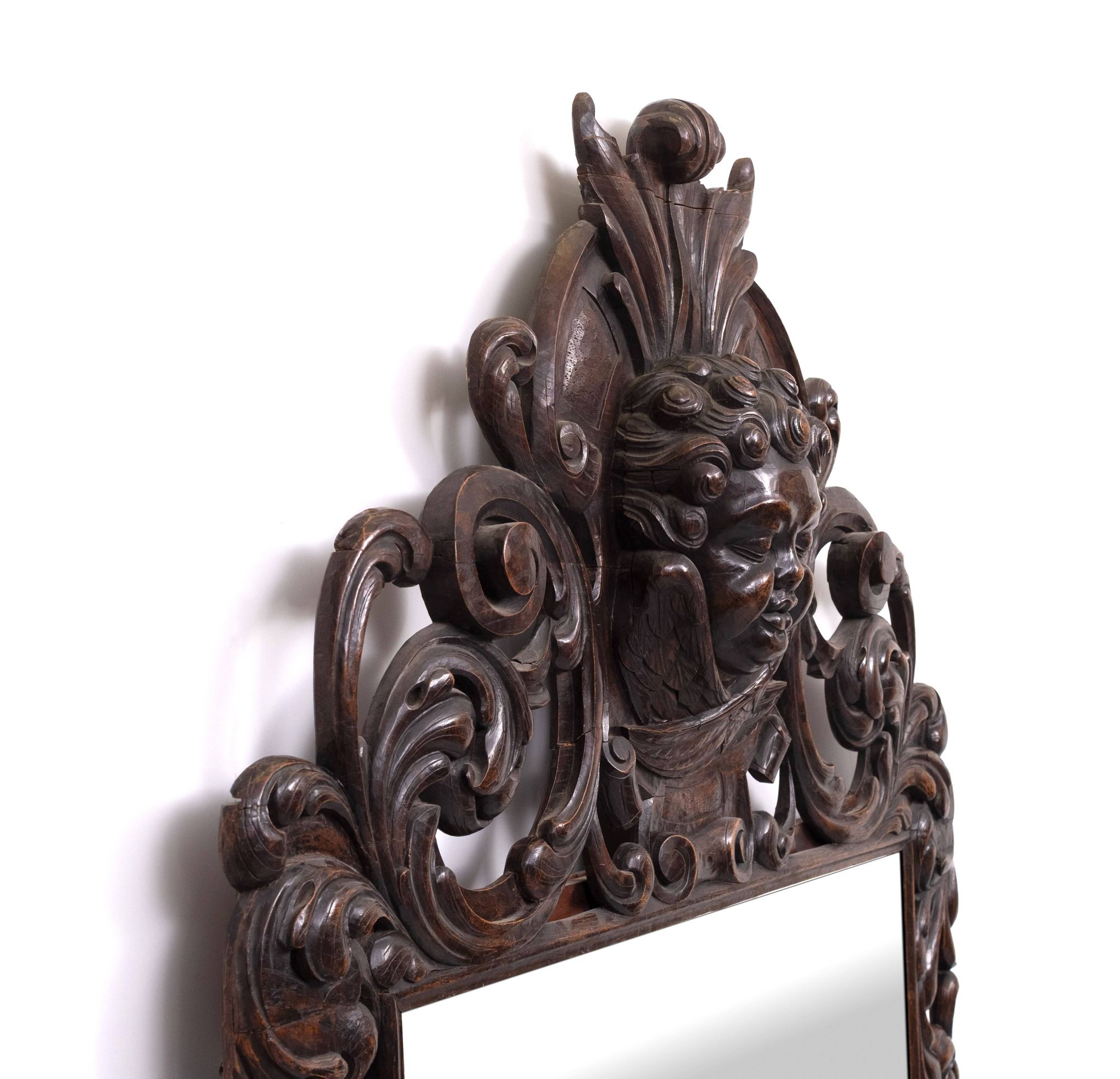 Miroir monumental ancien du XVIIIe siècle en chêne, orné d'un chérubin, de Hollande.