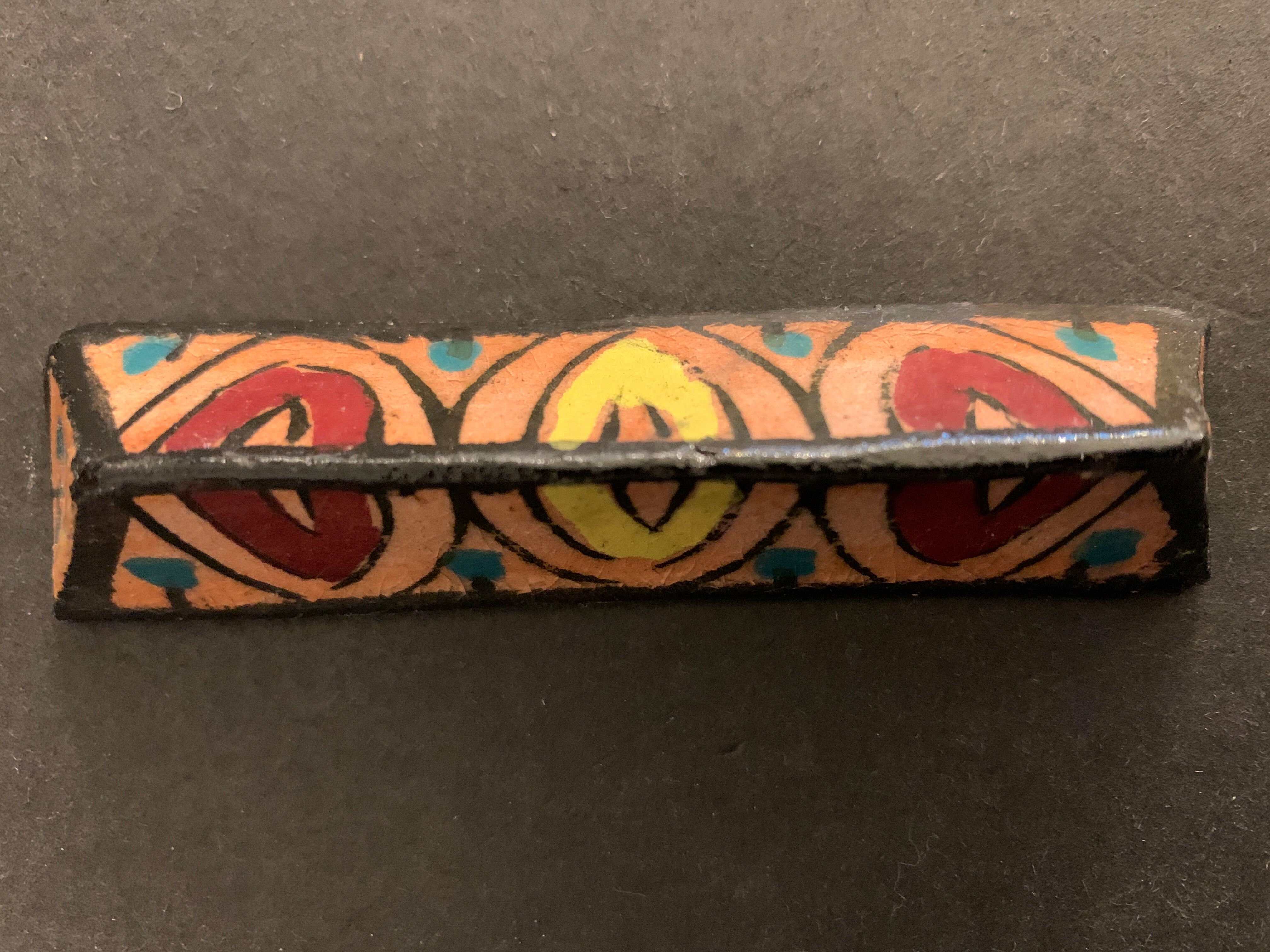 12 carries polychrome ceramic knives