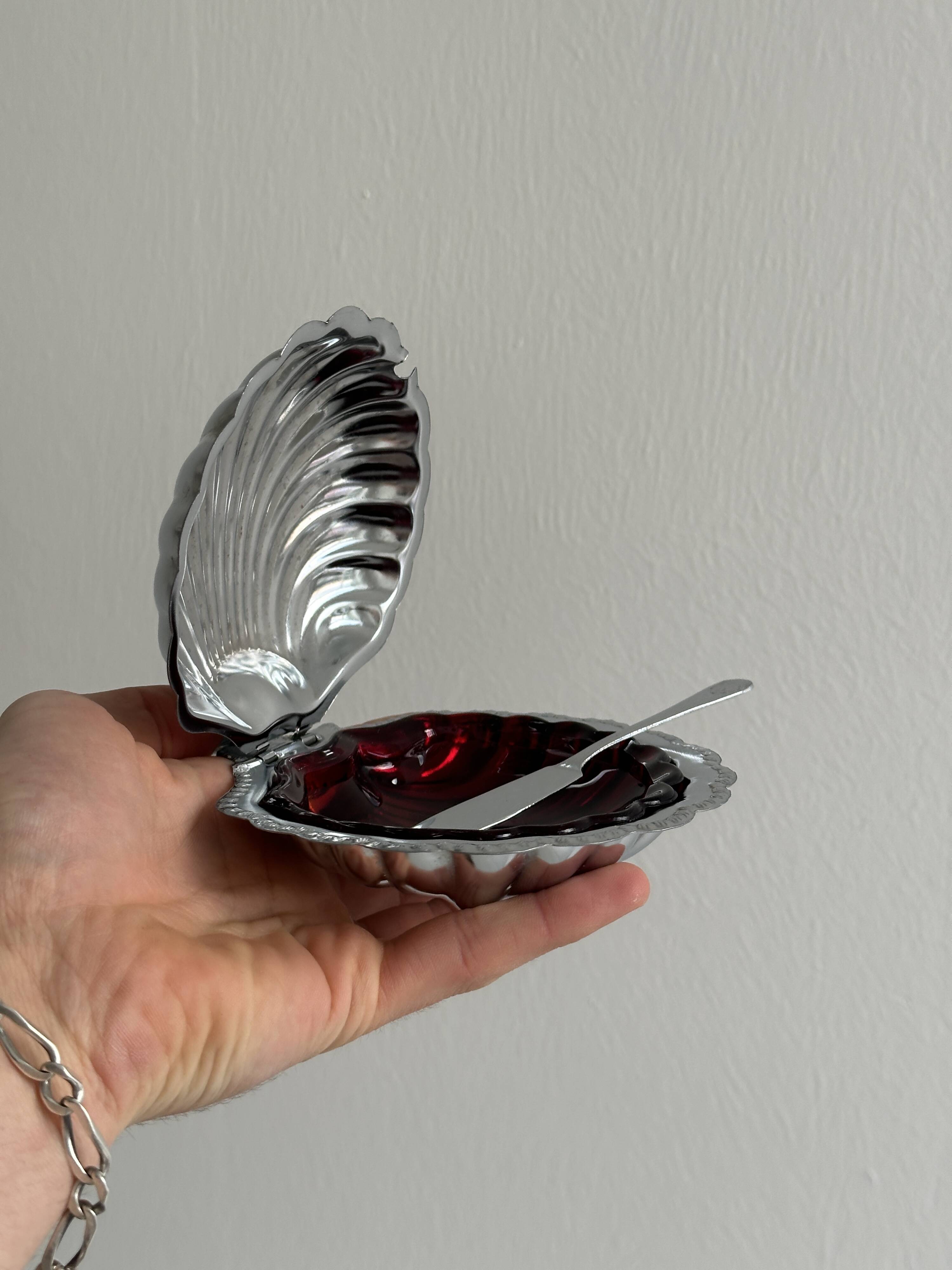 Silver-plated metal shell butter dish