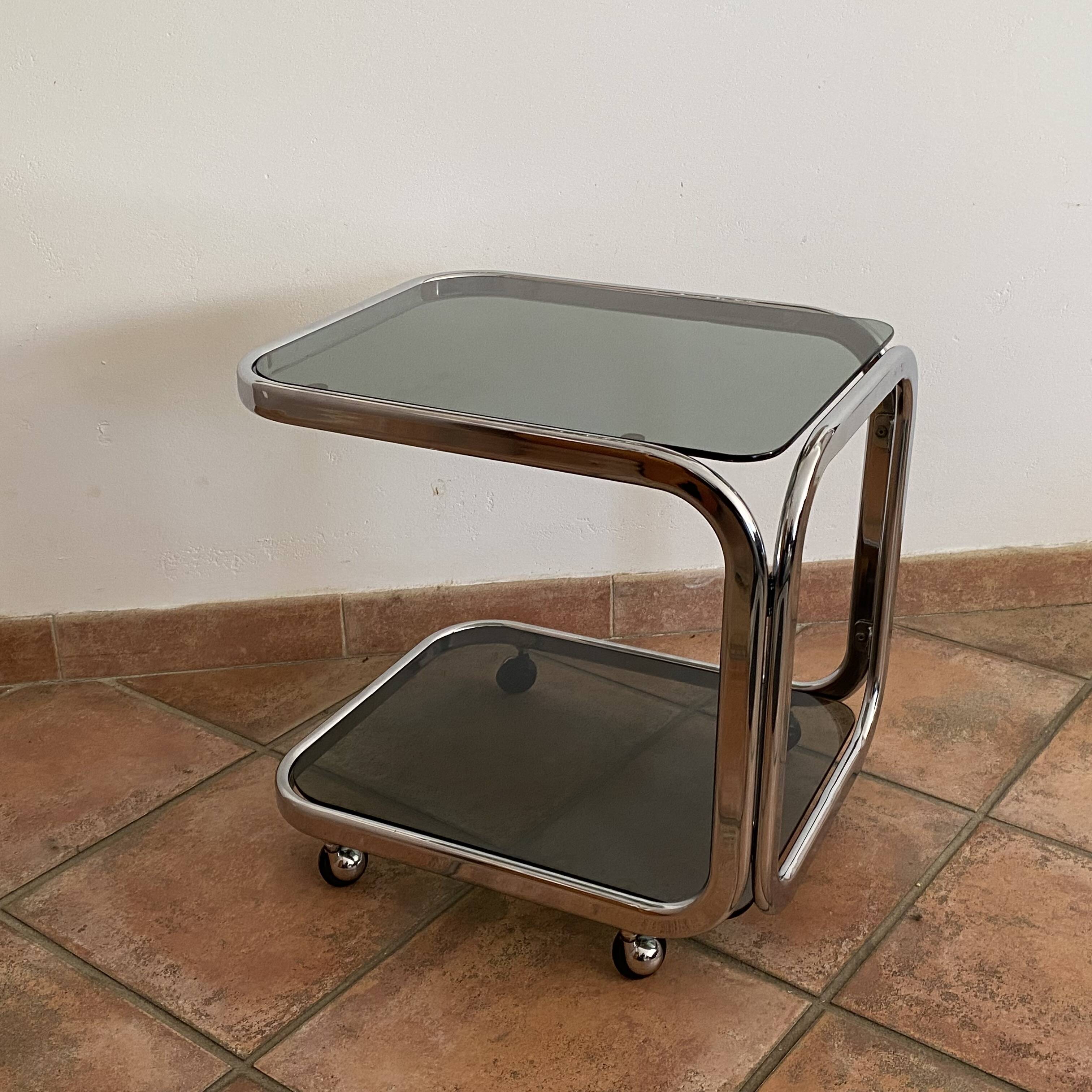 Coffee table or serving trolley on wheels. 1970. Space age.