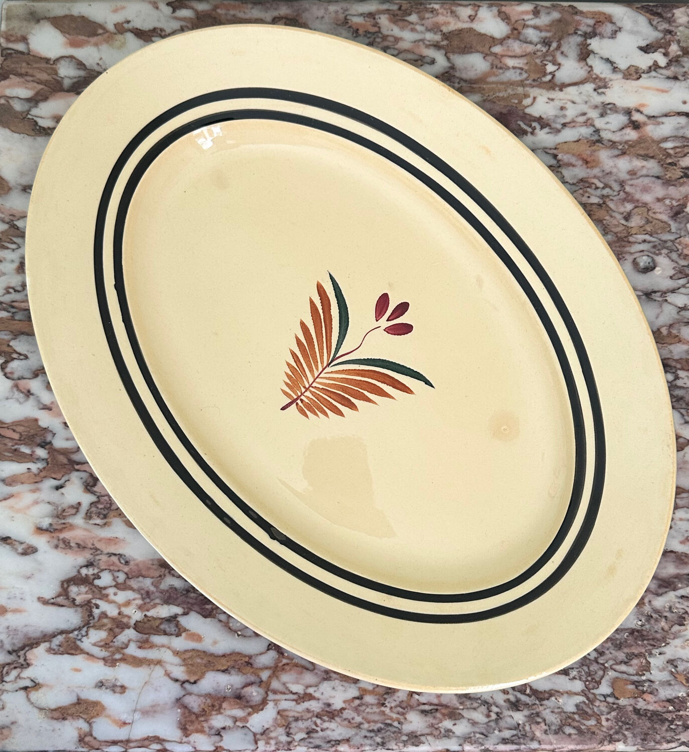 Oval plate from Gien pottery, model Odile.