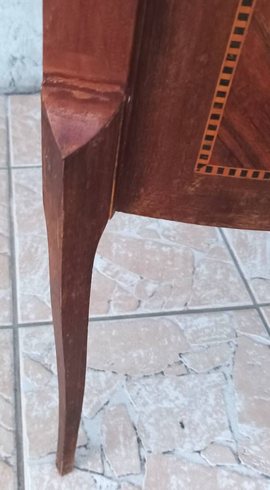 Half-moon commode in Louis XV style with walnut veneer.
