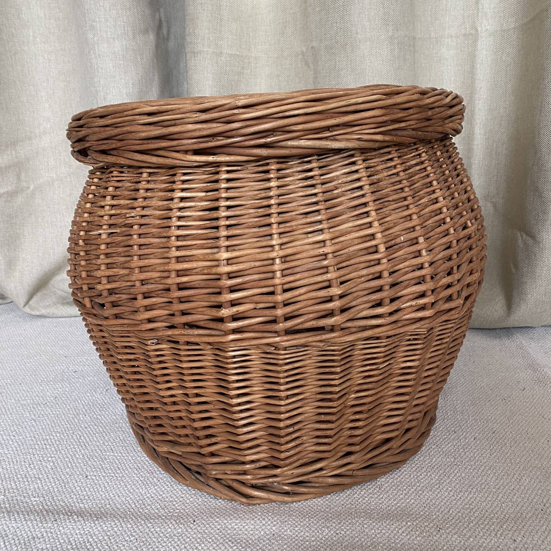 Rattan storage pouffe from the 60s-70s.