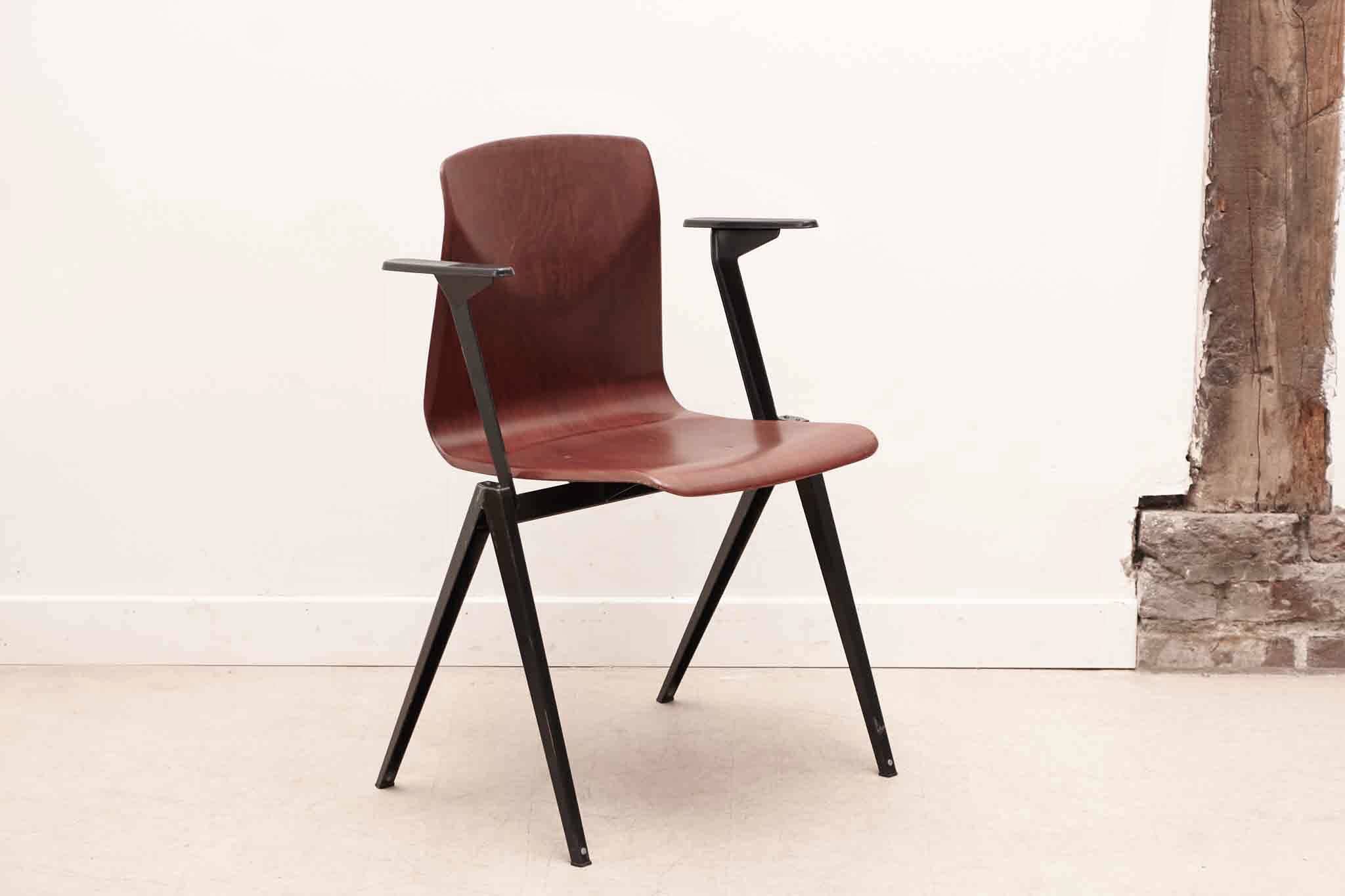 Chaise Galvanitas S22 accoudoirs acajou et noir