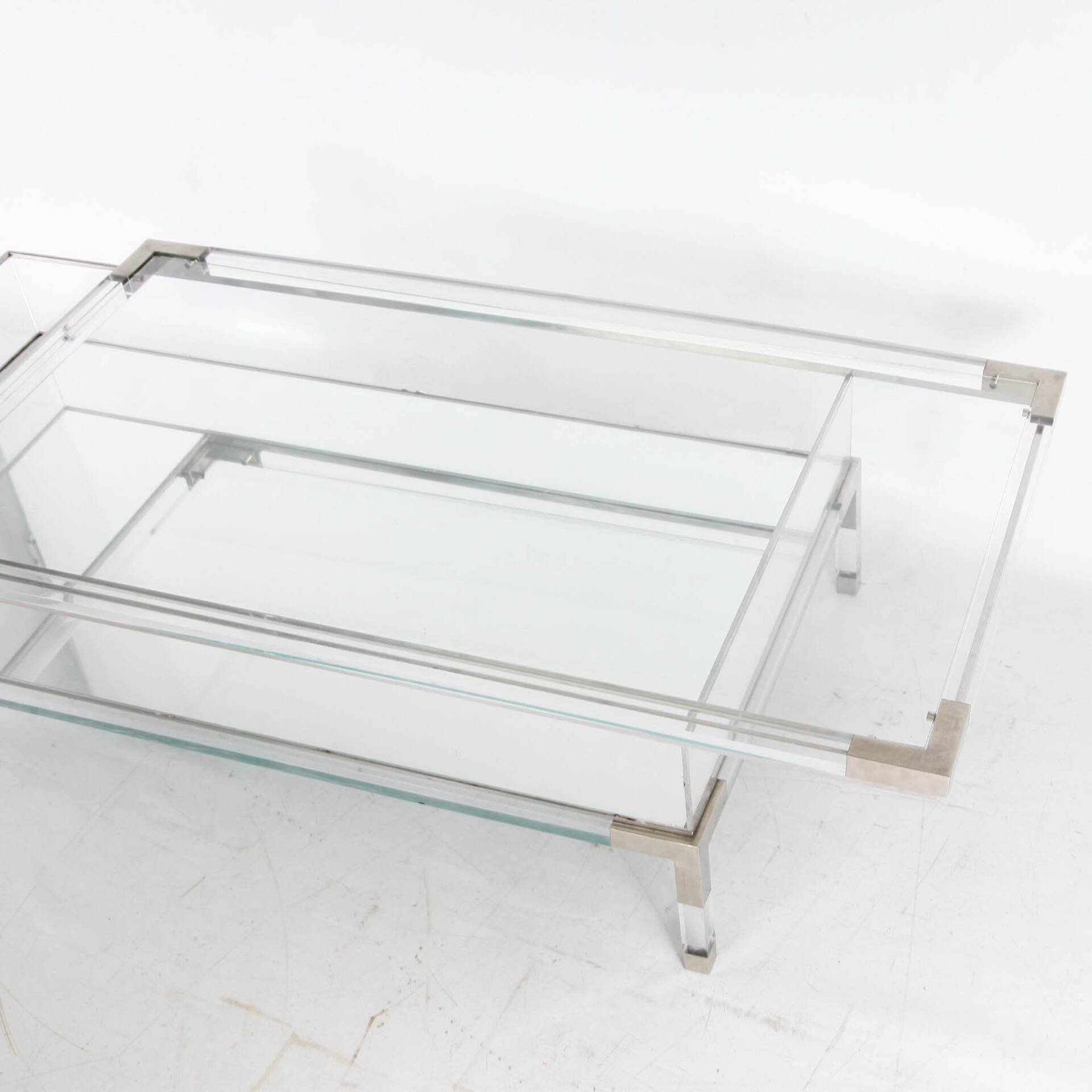 Sliding coffee table