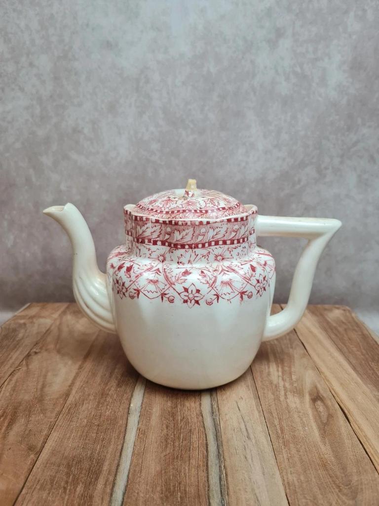 English teapot Wileman Foley Shelley RN148962 Dolly Varden red decoration