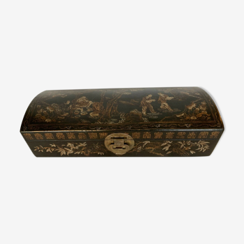 Coffret en bois peint a décor d'Asie XX siècle