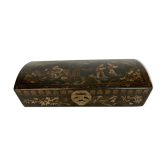 Coffret en bois peint a décor d'Asie XX siècle
