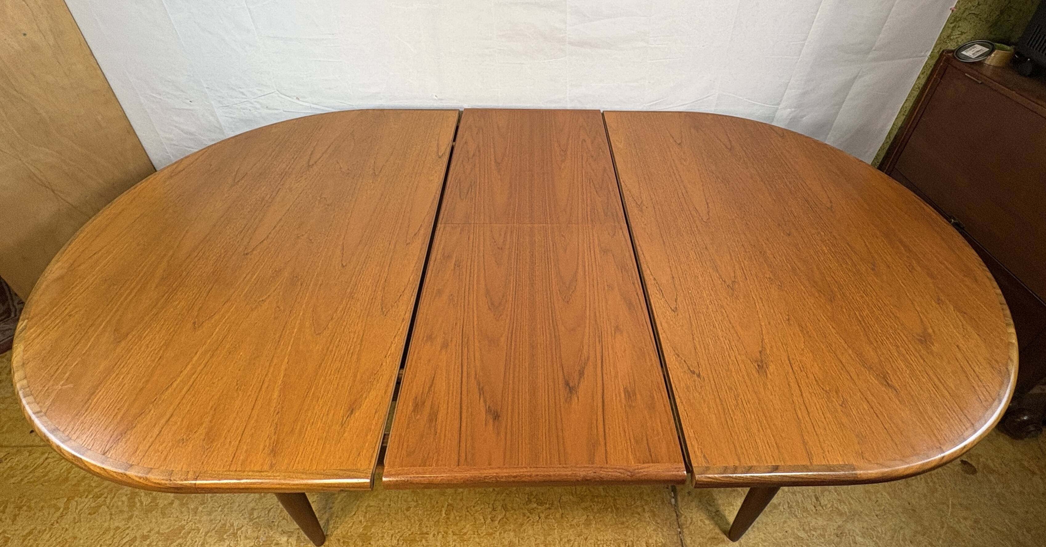 Mid-Century Retro Vintage Teak Oval Extending Dining Table by G Plan Fresco